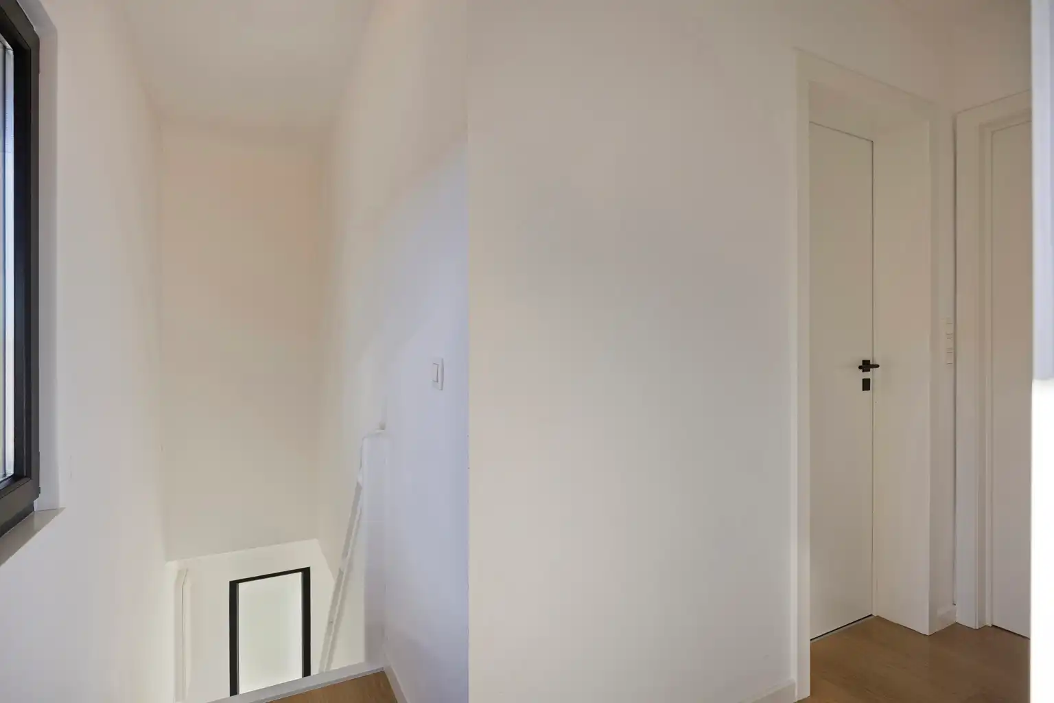 Gerenoveerde gezinswoning met ruime opslagplaats foto 14