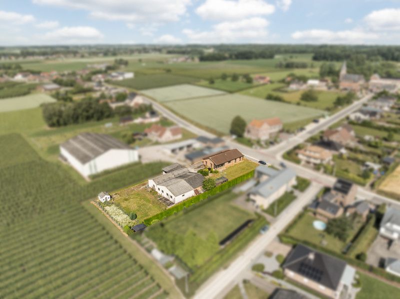 Gelijkvloerse woning met grote loods achteraan op 25are foto 44