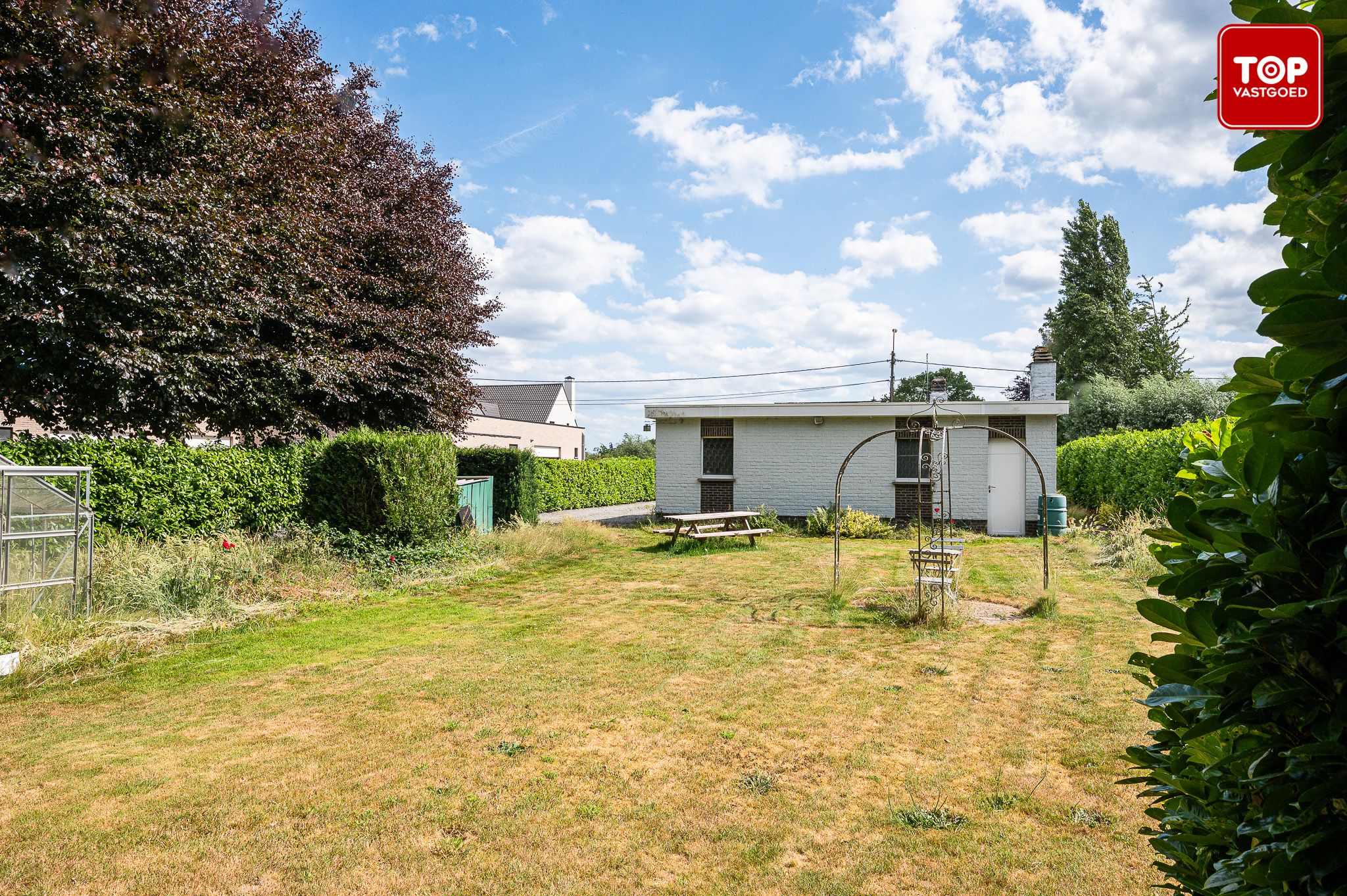 Te renoveren bungalow met enorm potentieel op een Toplocatie foto 24