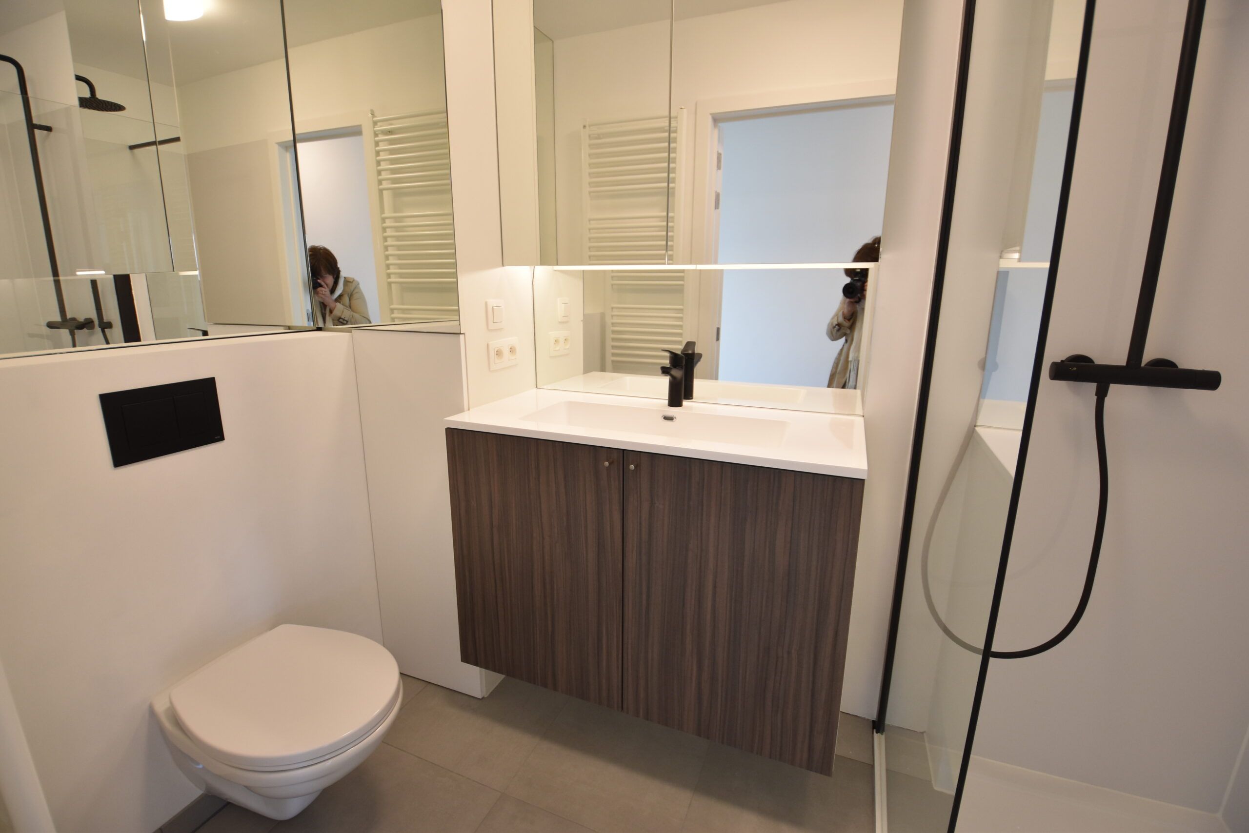 Instapklaar, gerenoveerd appartement met 2 slaapkamers en garage – Nieuwkerken-Waas foto 4