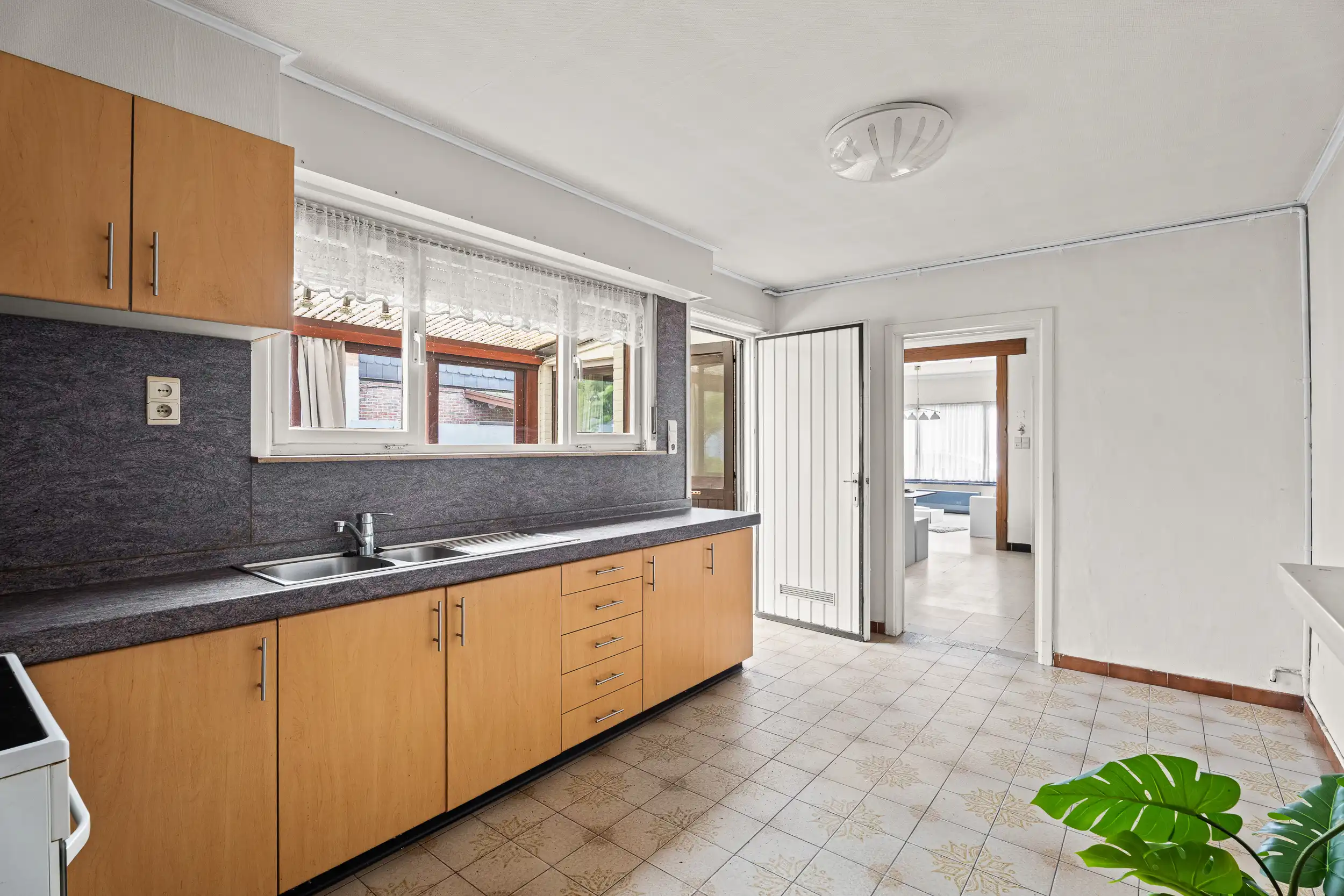 Gezinswoning met 3 slaapkamers en potentieel! foto 5