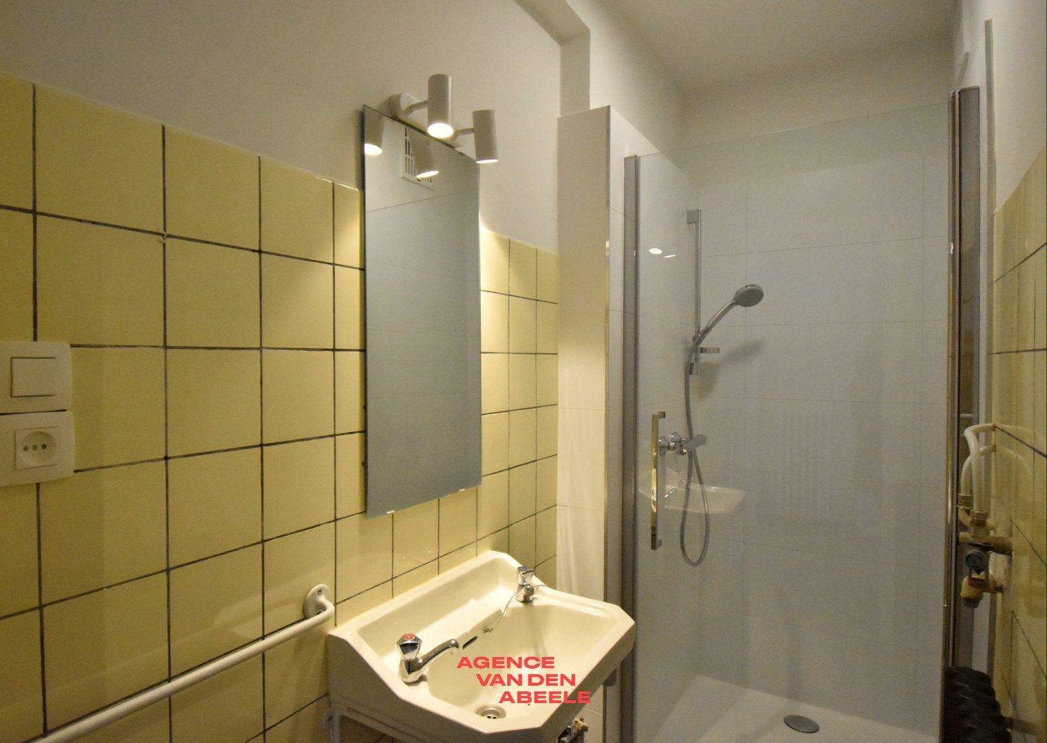 Gerenoveerd appartement in hartje Brugge foto 6