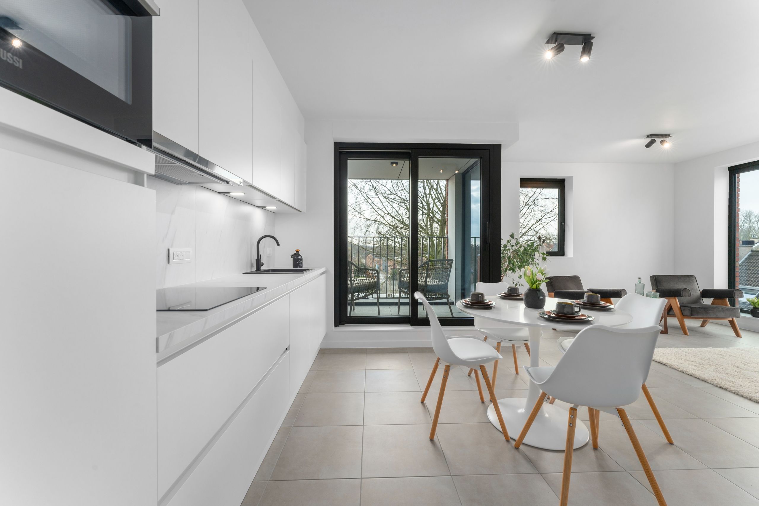 Mooi en lichtrijk nieuwbouwappartement op de hoek van de tweede verdieping foto 2