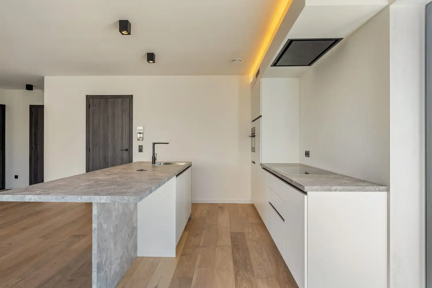 Luxueus wonen met ruim terras in het hart van Borgloon! foto 9