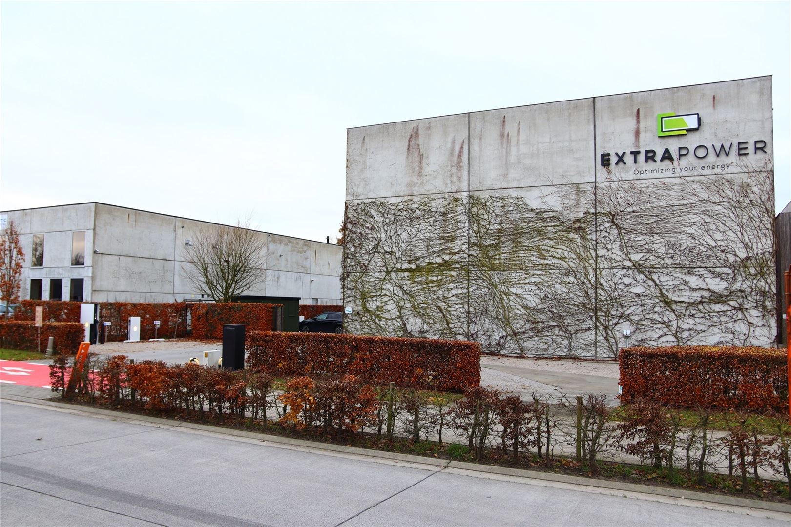 Magazijn + passief kantoorgebouw foto {{pictureIndex}}