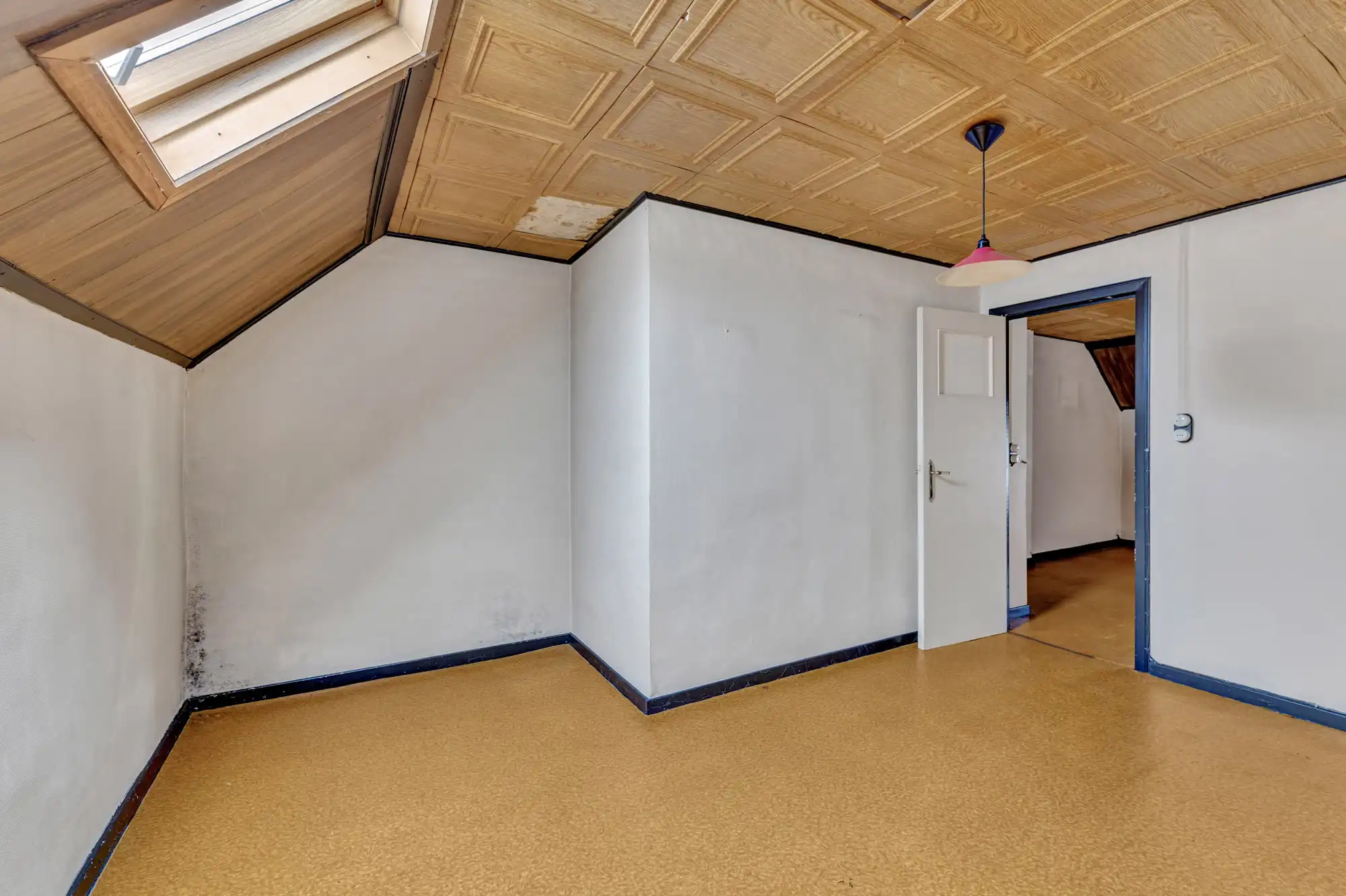 Ruime woning met veel potentieel en grote garage (80m²) foto 21