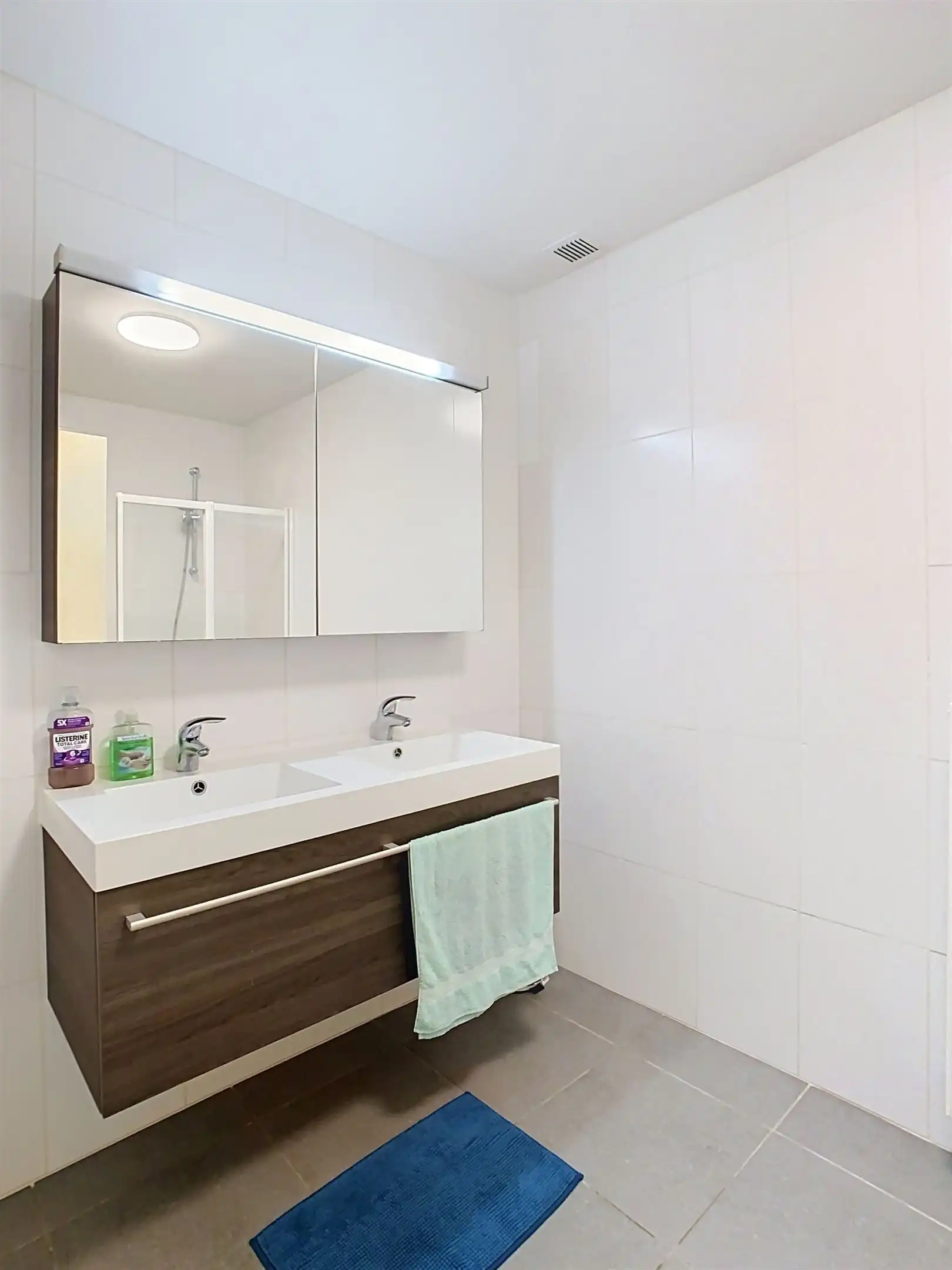 Ruim appartement met tuin en staanplaats foto 6