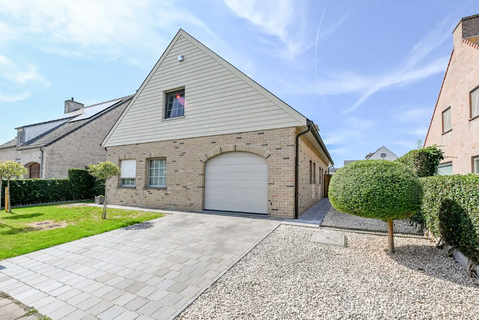 Mooie ruime open bebouwing met 3 slaapkamers en garage  foto 2