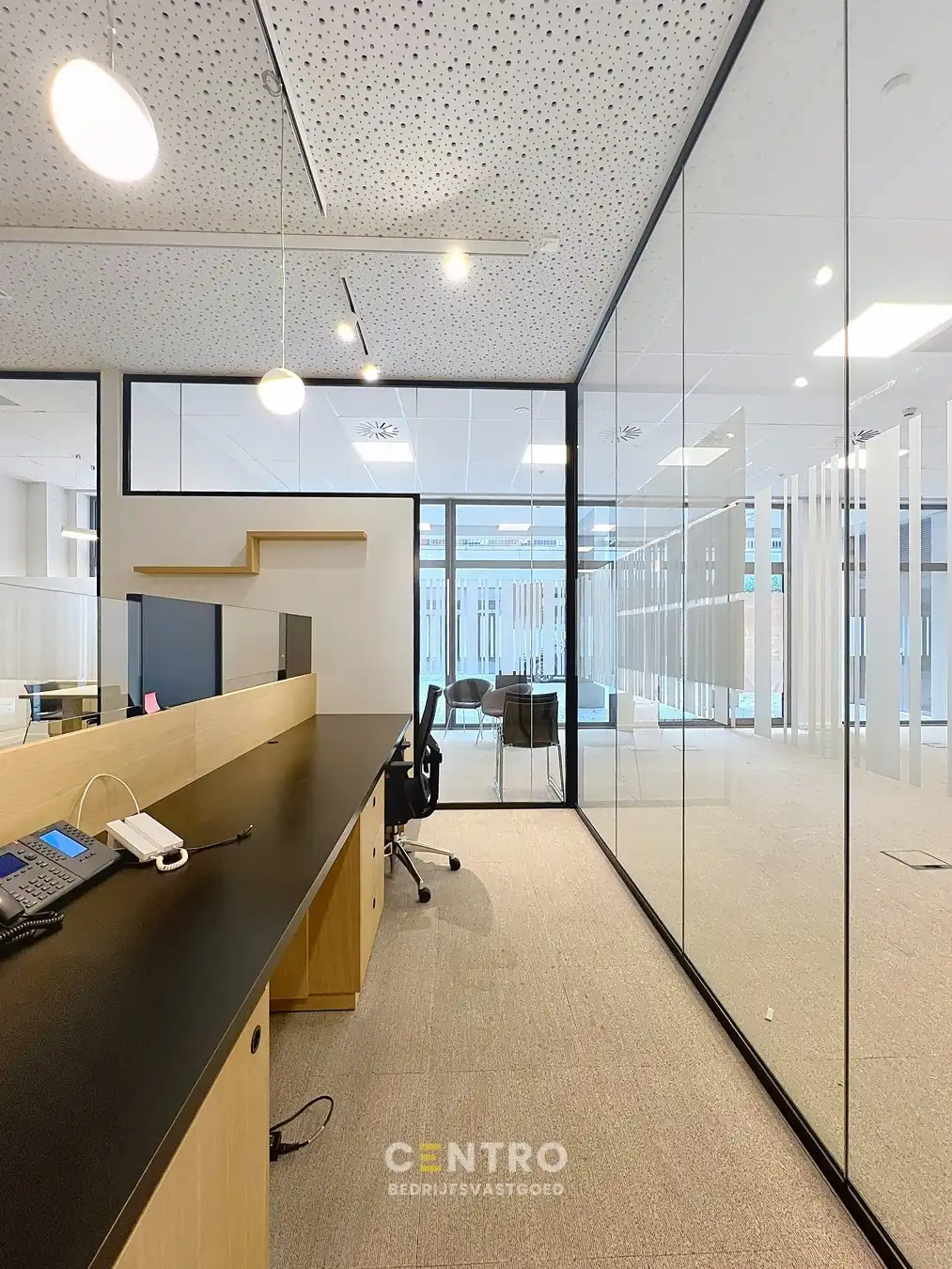 Modern kantoor op een rustige, vlot bereikbare locatie te Roeselare, ideaal voor vrije beroepen en zelfstandigen. foto 4