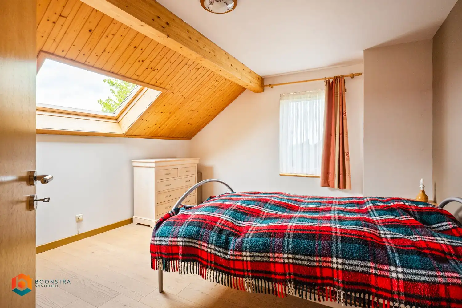 Instapklare woning met 4 slpkrs op perceel van 1122m² in regio Waimes foto 16