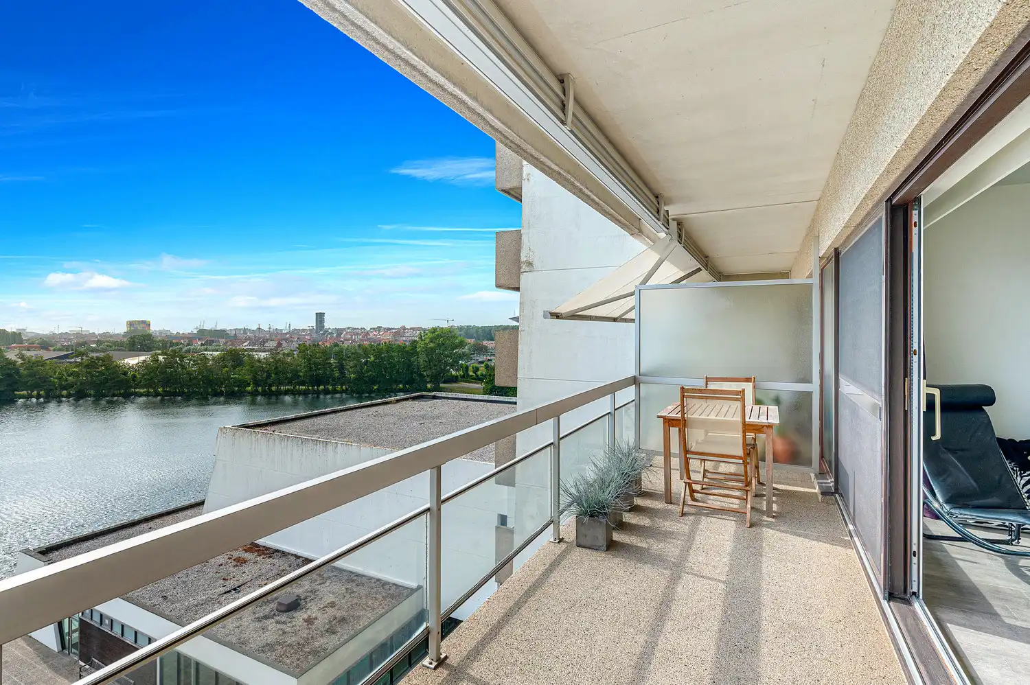 Lichtrijk appartement met 3 slaapkamers met uitzicht op het meer foto 8