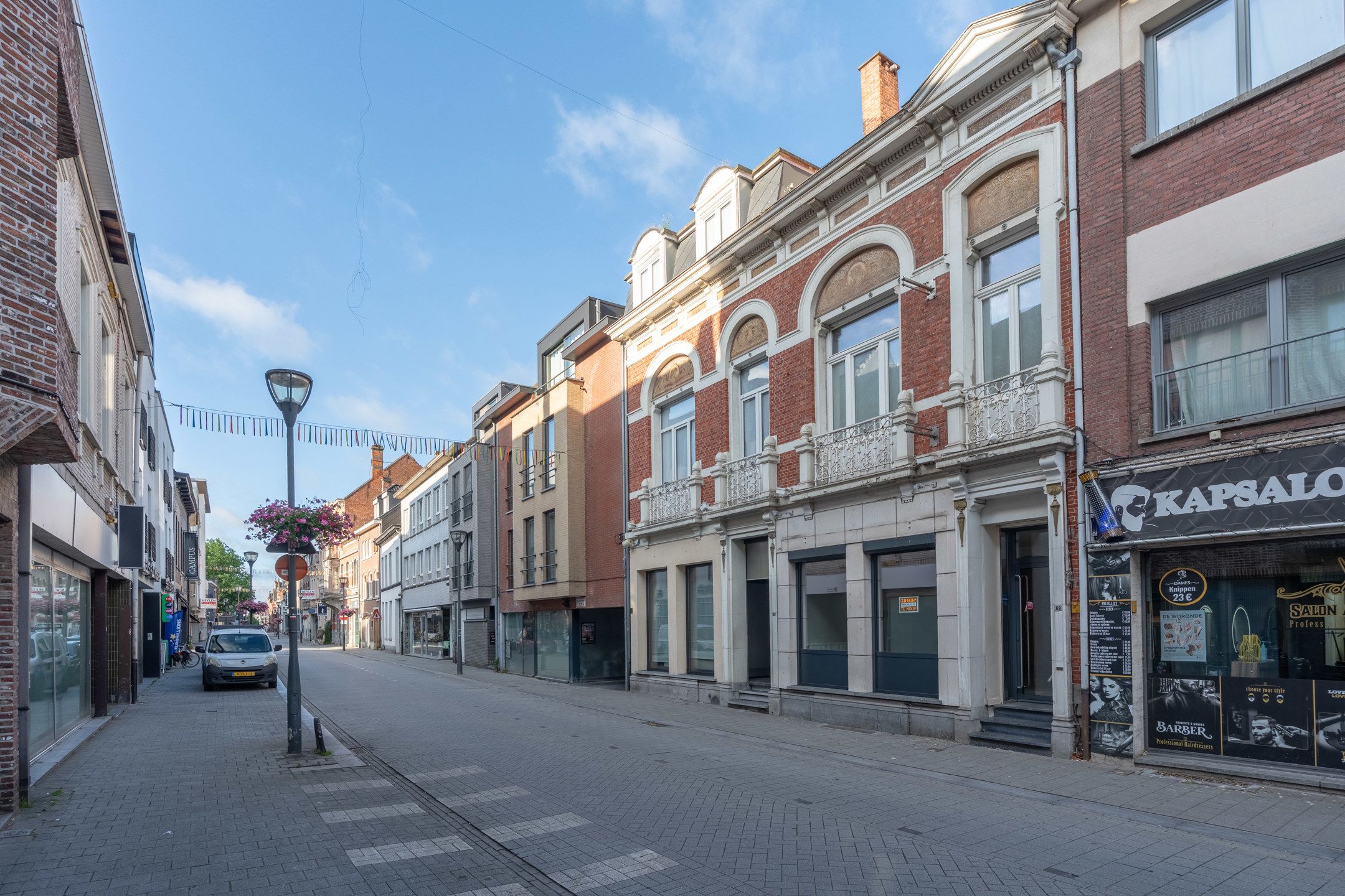 Gezinswoning met hobbyruimte (350m²) nabij de Grote Markt. foto 2