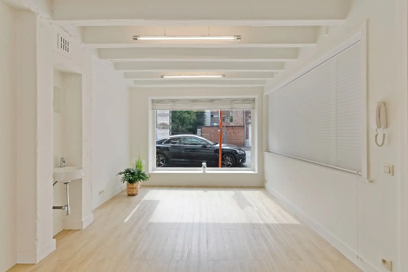 Ideale praktijk-, kantoor- of handelsruimte in het centrum van Kortrijk! foto 5