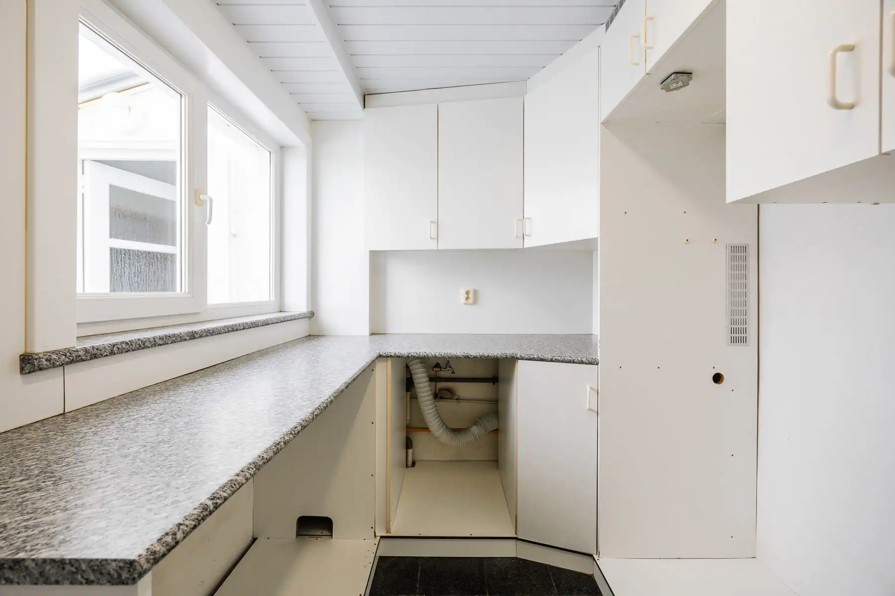 Ruime woonst met tuin, studio en veel parkeermogelijkheid foto 10