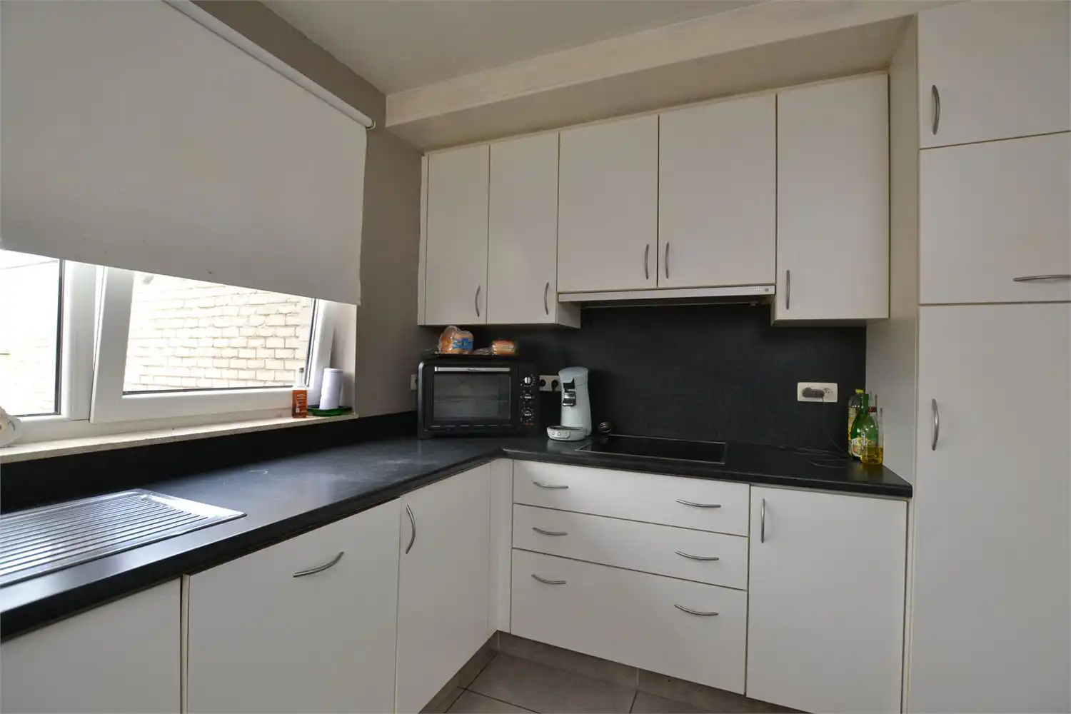 RUSTIG GELEGEN DUPLEXAPPARTEMENT MET 3 SLAAPKAMERS, TERRAS, GARAGE EN AUTOSTAANPLAATS foto 5