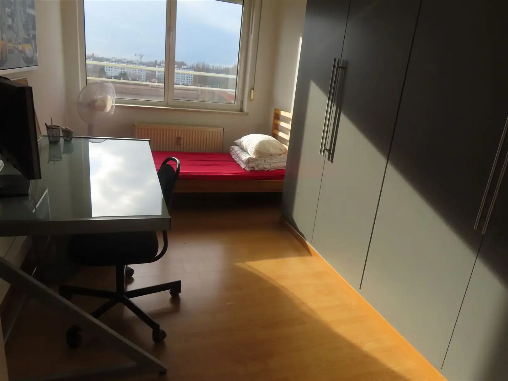 Gemeubeld 2-slaapkamerappartement op Antwerpen LO. foto 8