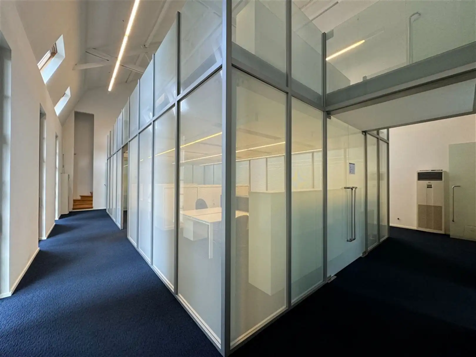 Kantoorgebouw op prachtige locatie in Deurle foto 5