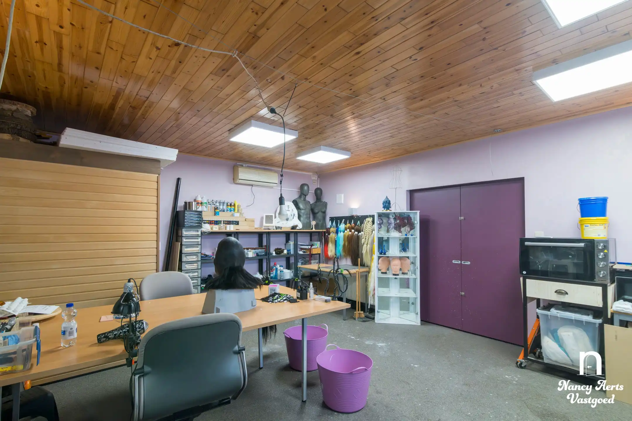 Veelzijdige woning met royale ruimtes en zwembad foto 21