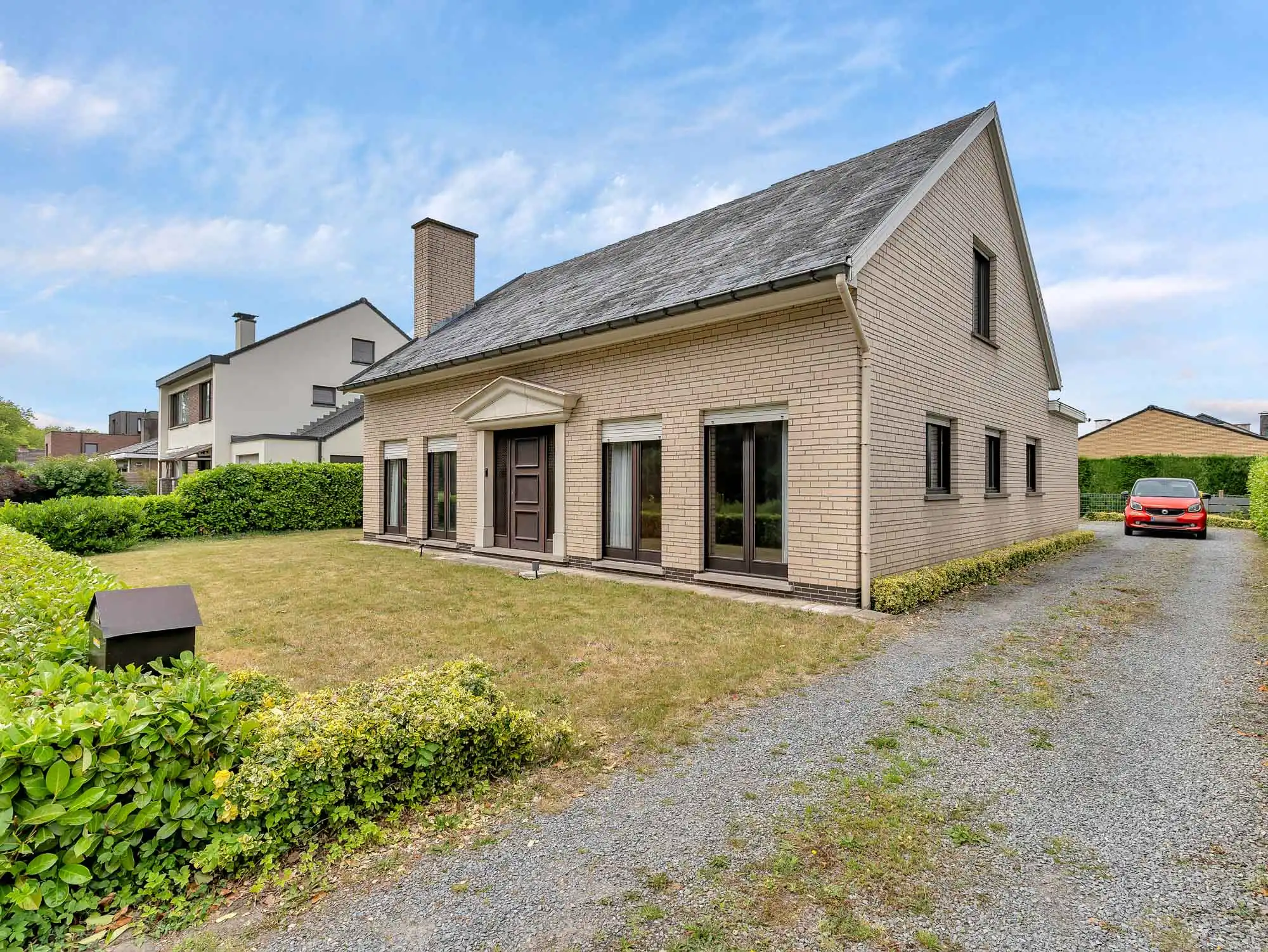 Ruime gezinswoning met tuin foto {{pictureIndex}}