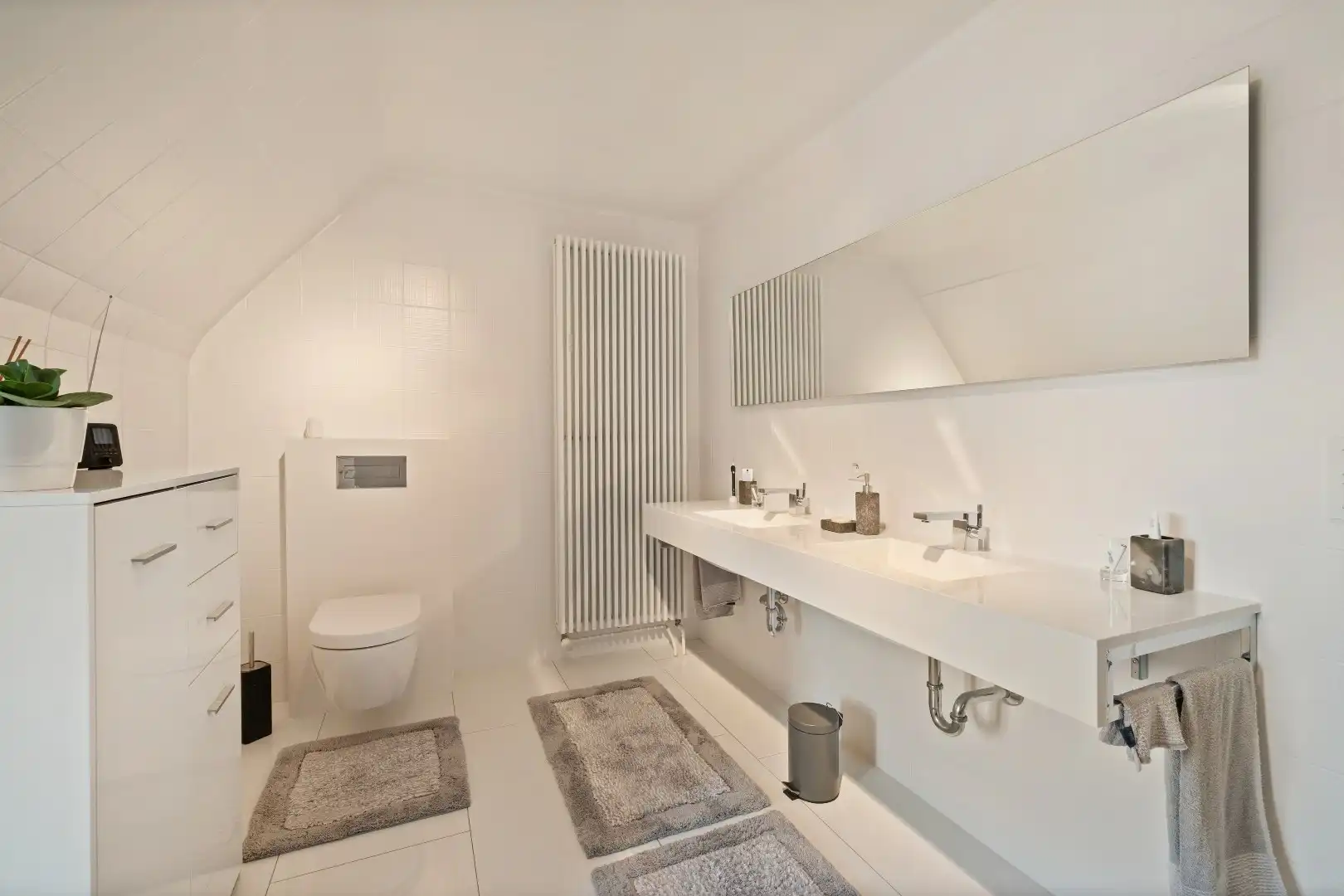 KWALITATIEF AFGEWERKTE VILLA IN RUSTIGE WIJK MET EPC B (172), 4 SLPKS, DUBBELE GARAGE EN 325M² BEW. OPP. foto 24