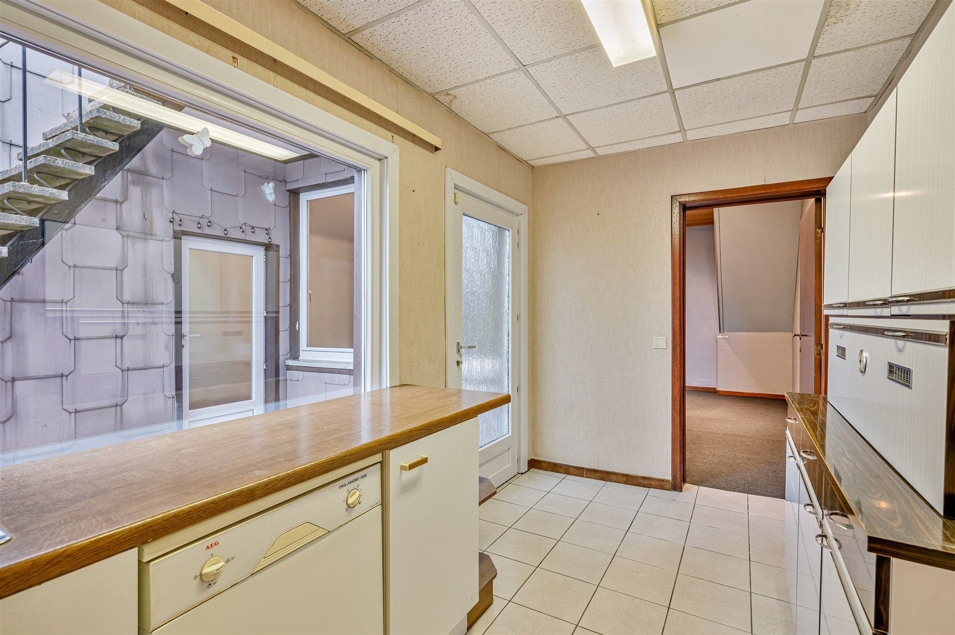 Bijzonder ruime woning met tuin en garage foto 14