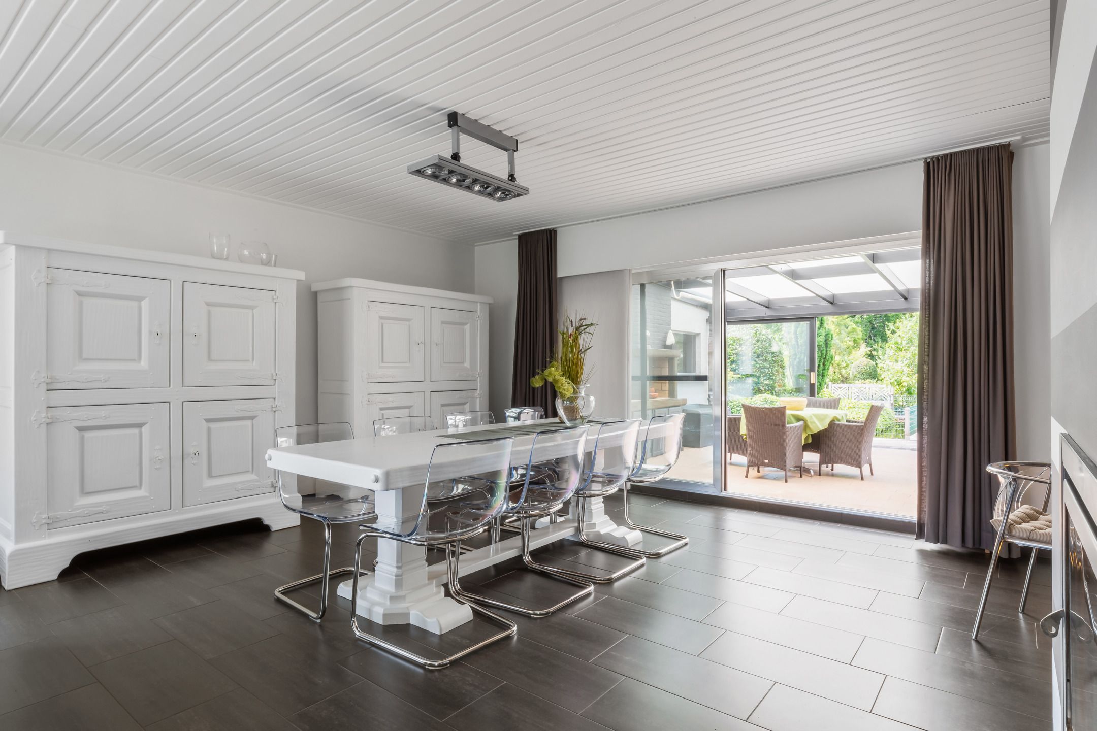 Charmante ruime woning (6 SLPK) met mooie tuin + vijver  foto 8