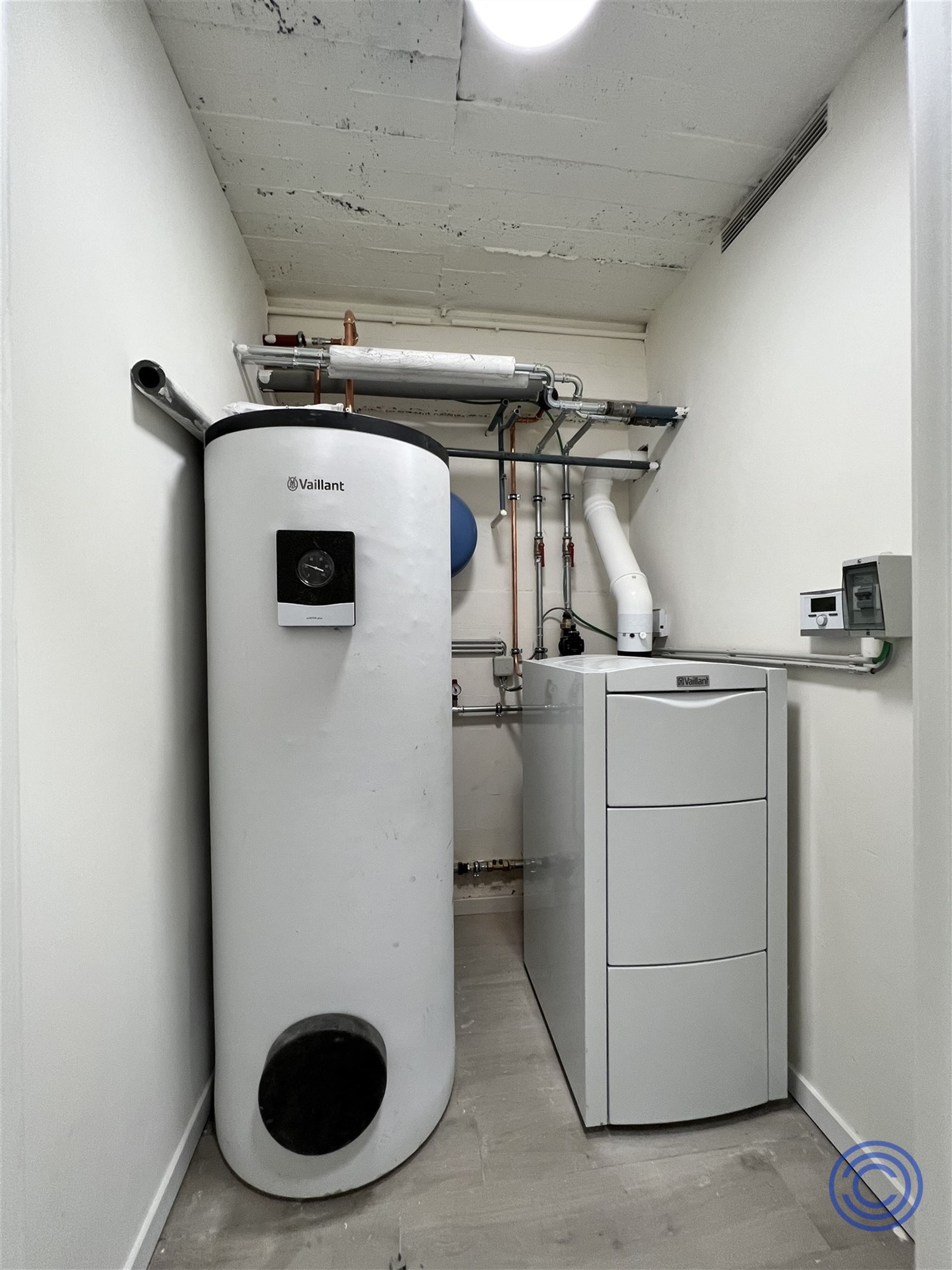 OPBRENGST:18 gerenoveerde studio's + kelder! foto 12