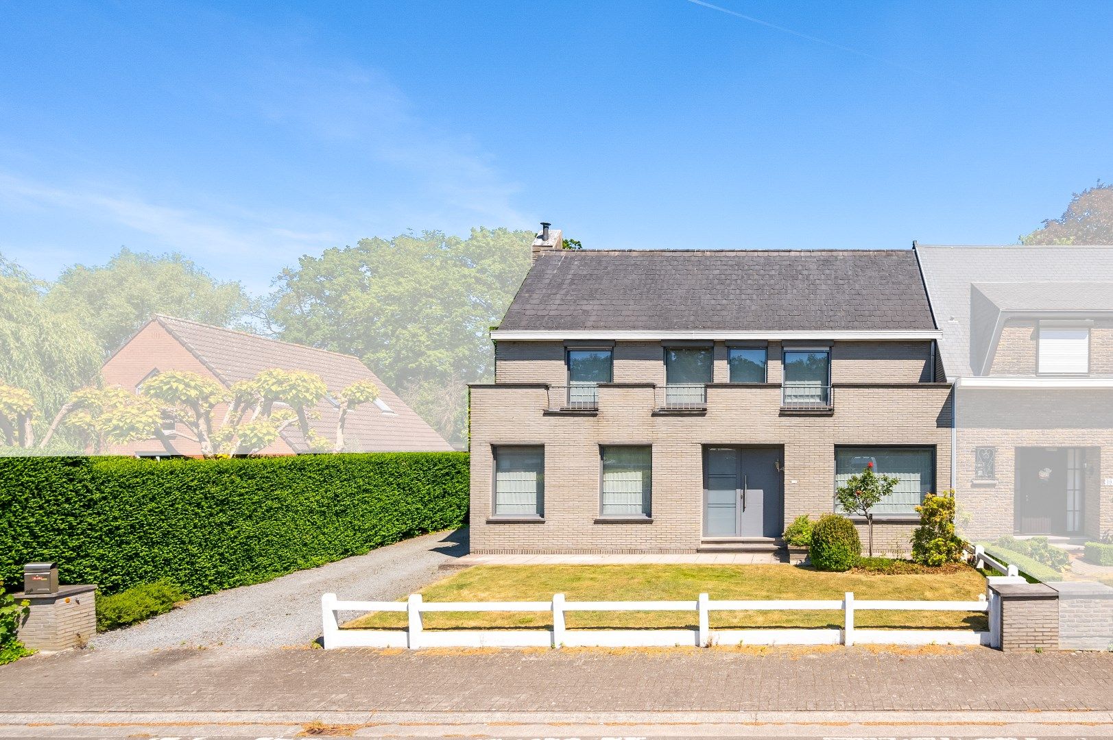Prachtige halfopen woning, zeer rustig gelegen foto 3
