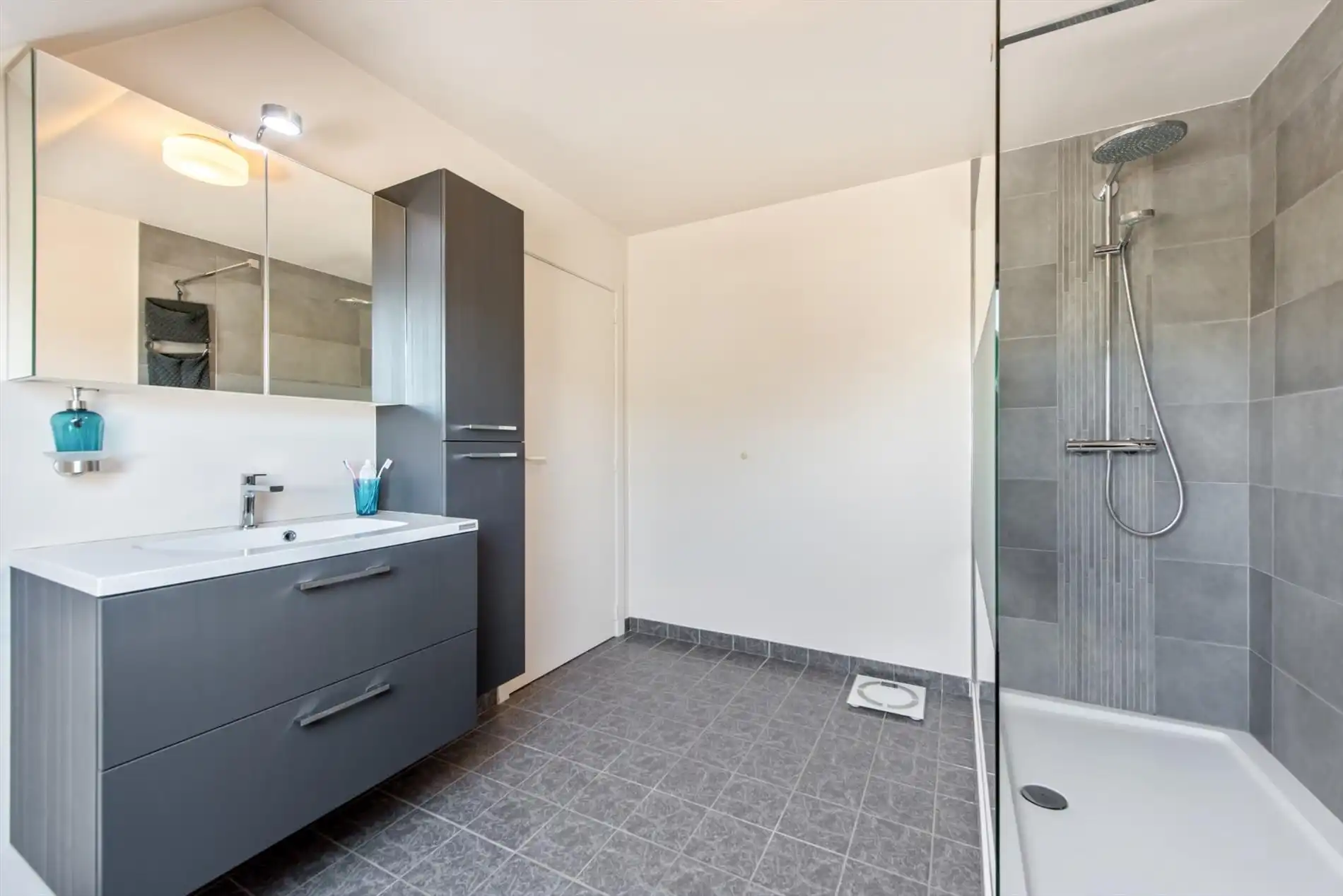Rustig gelegen, verrassend ruime woning met 3 slaapkamers foto 14