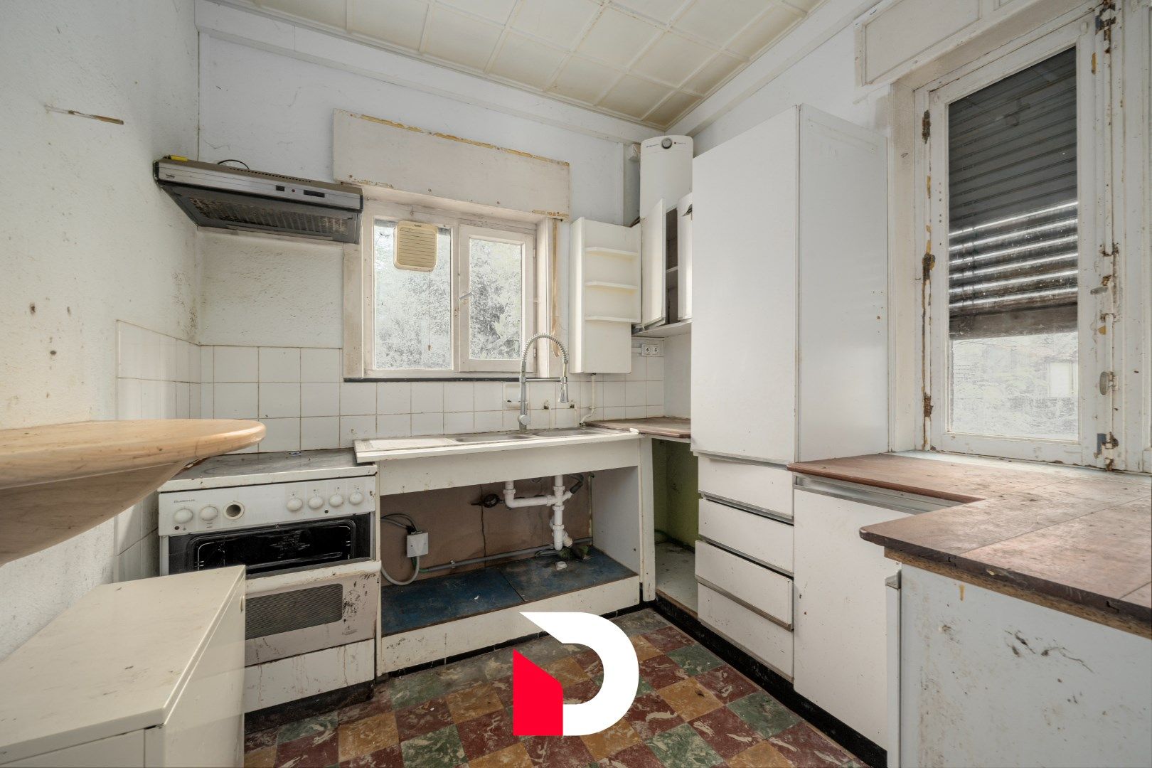 Uiterst charmante en te renoveren woning met weiland aan Merkenveld bos te Zedelgem  foto 12