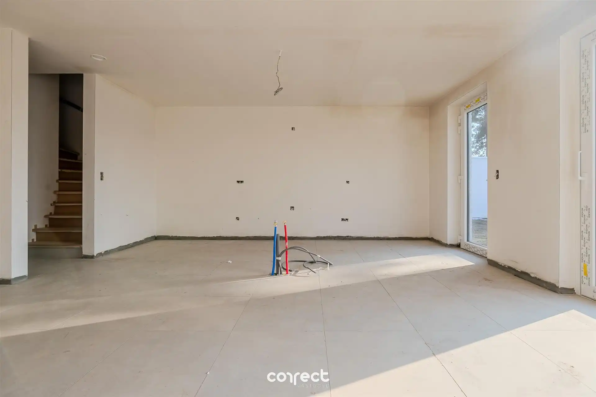 Mmoderne halfopen nieuwbouwwoning met een grote bew. opp. van 200 m². foto 3