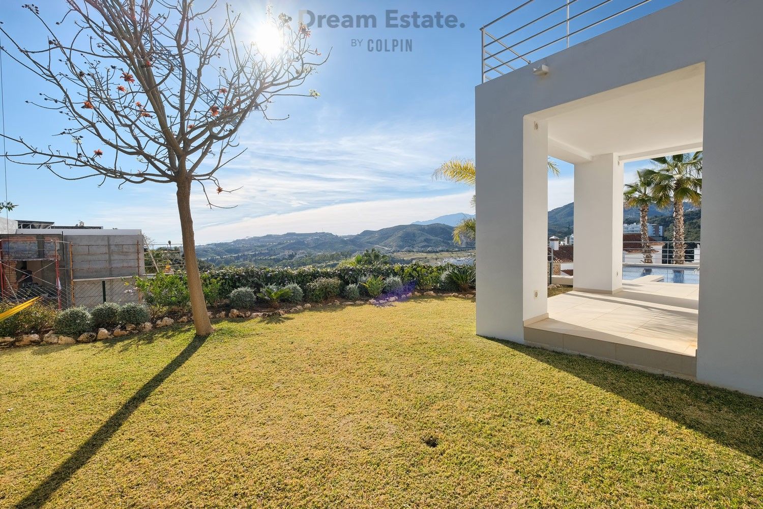 Nieuwe moderne villa met uitzicht op zee en bergen. foto 11
