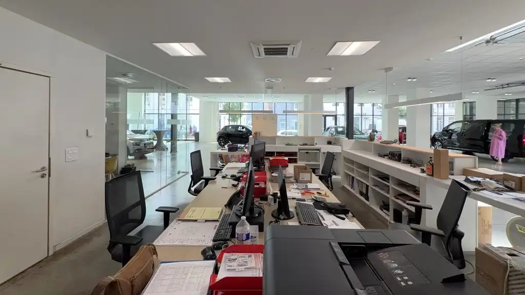 Showroom met magazijn te huur aan het Handelsdok in Gent foto 4