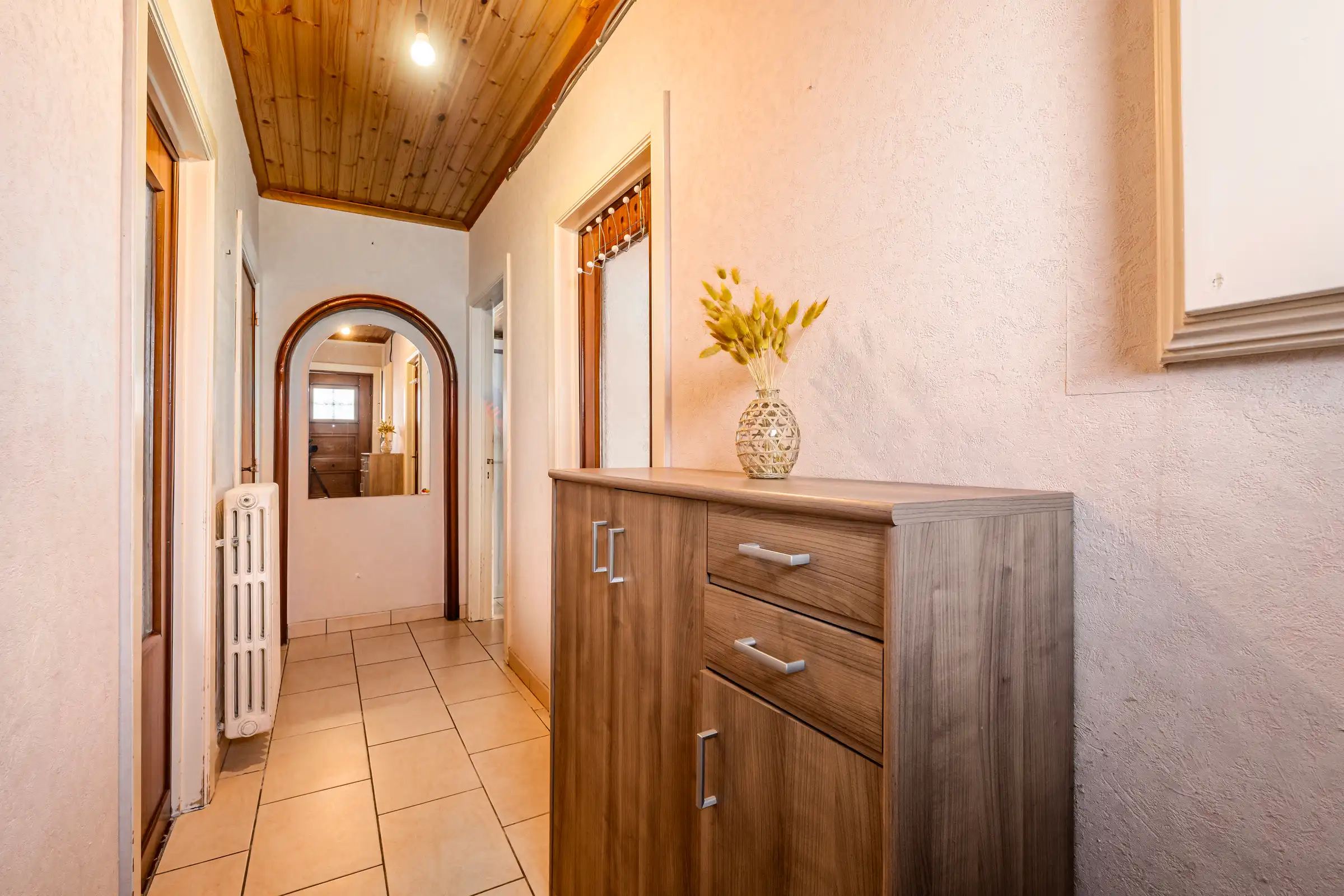 Vrijstaande woning met vernieuwd dak en veel potentieel foto 5