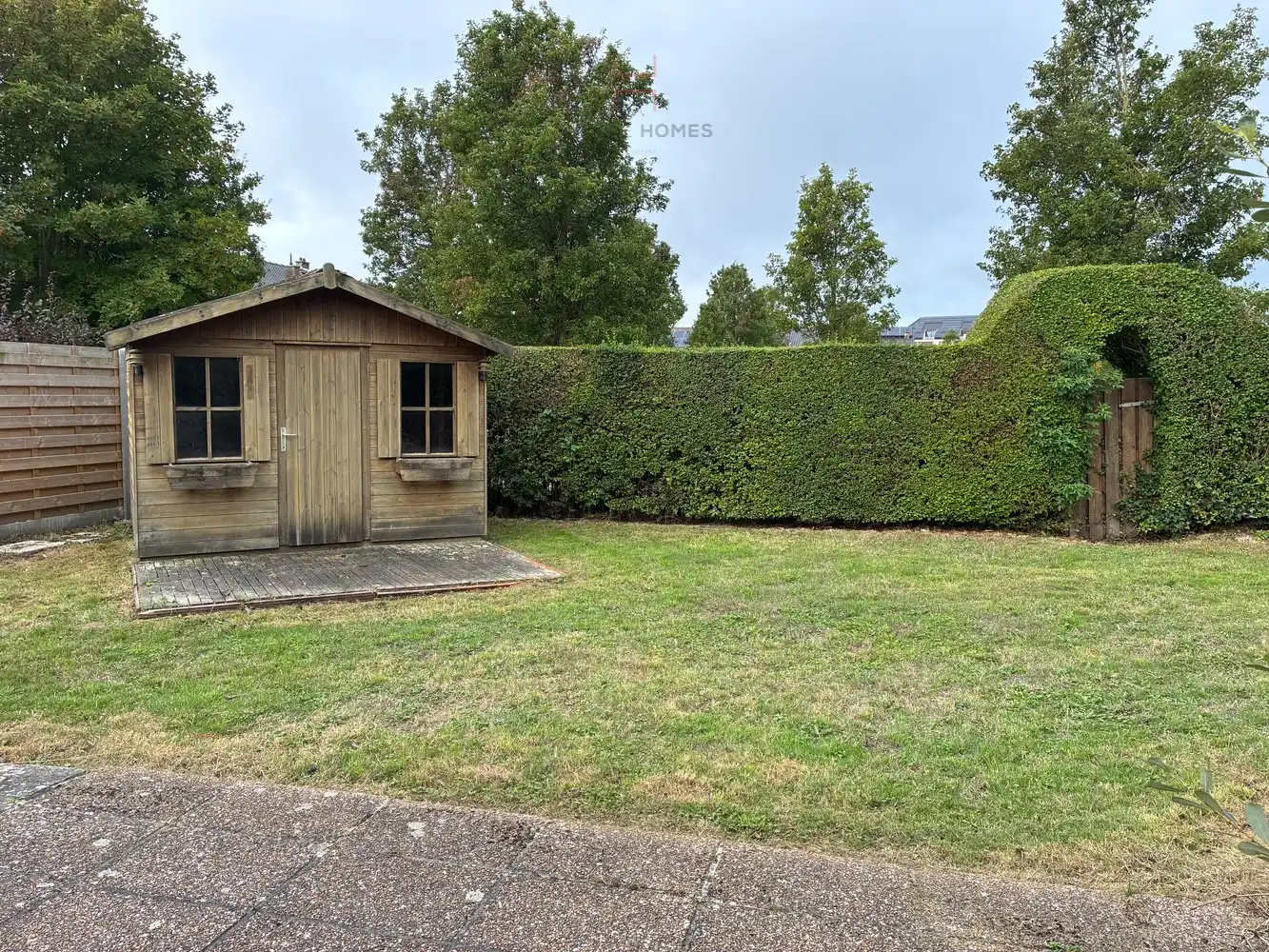 Charmante bungalow met renovatiepotentieel op een mooi perceel in Knokke-Heist foto 2