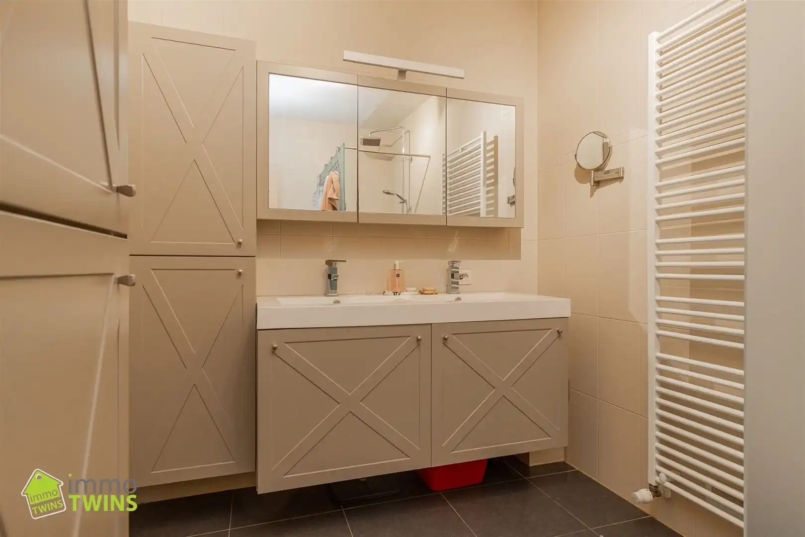 Instapklaar appartement met terras te Moerzeke foto 12