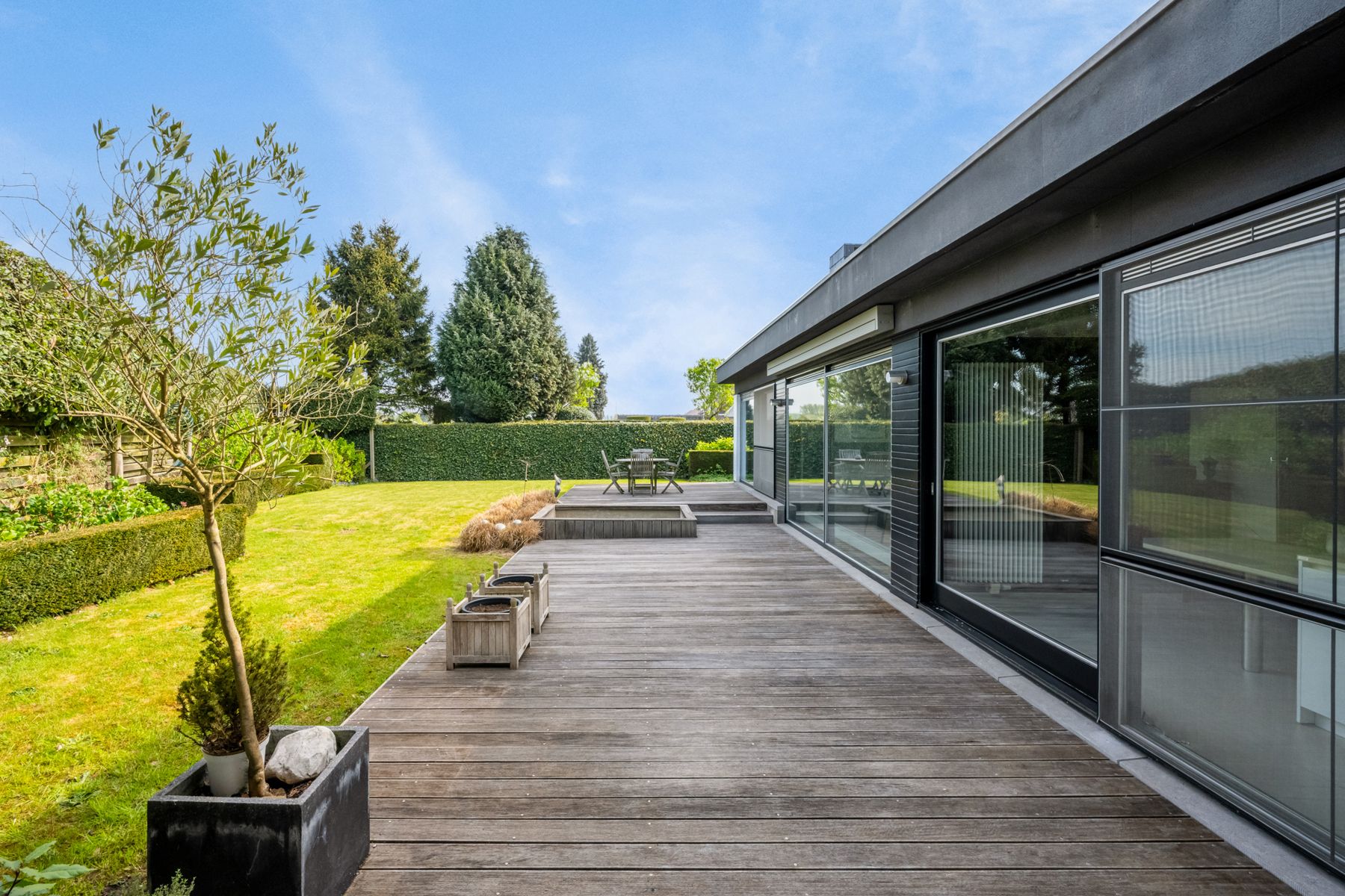 Unieke architecturale bungalow met 4 slpk  foto 2