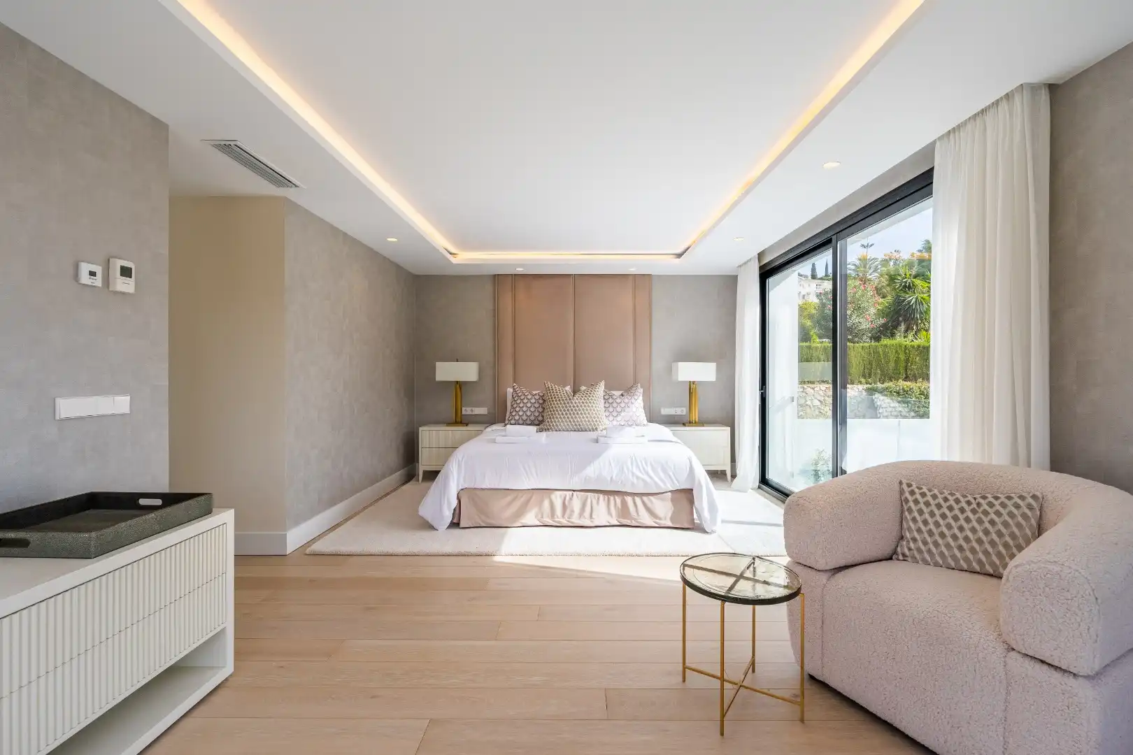 Uitmuntende mediterrane villa met modern interieur nabij El Paraiso, New Golden Mile of Estepona foto 5