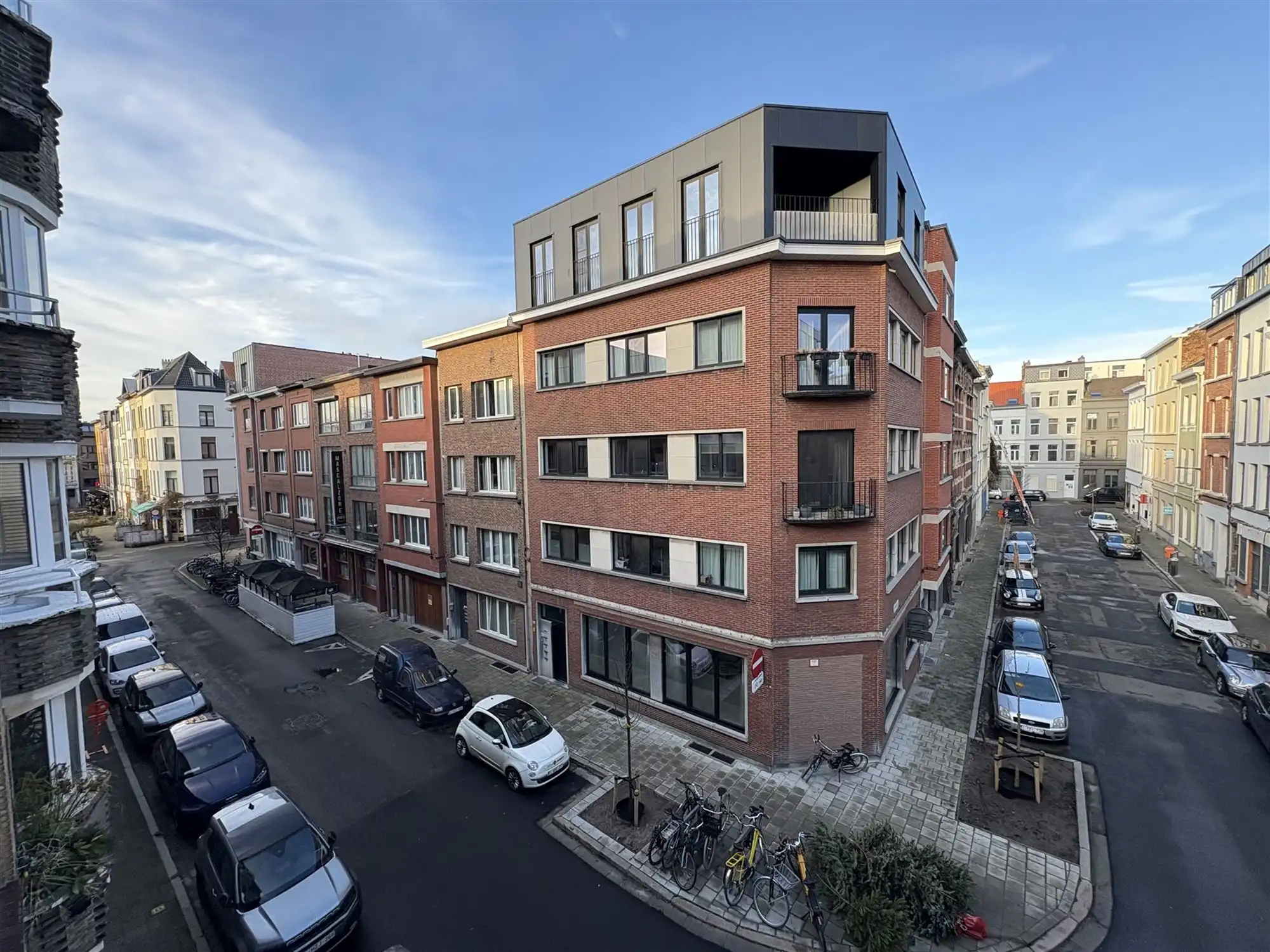 Bel-etagewoning met garage aan Sint-Andriesplaats. foto 7