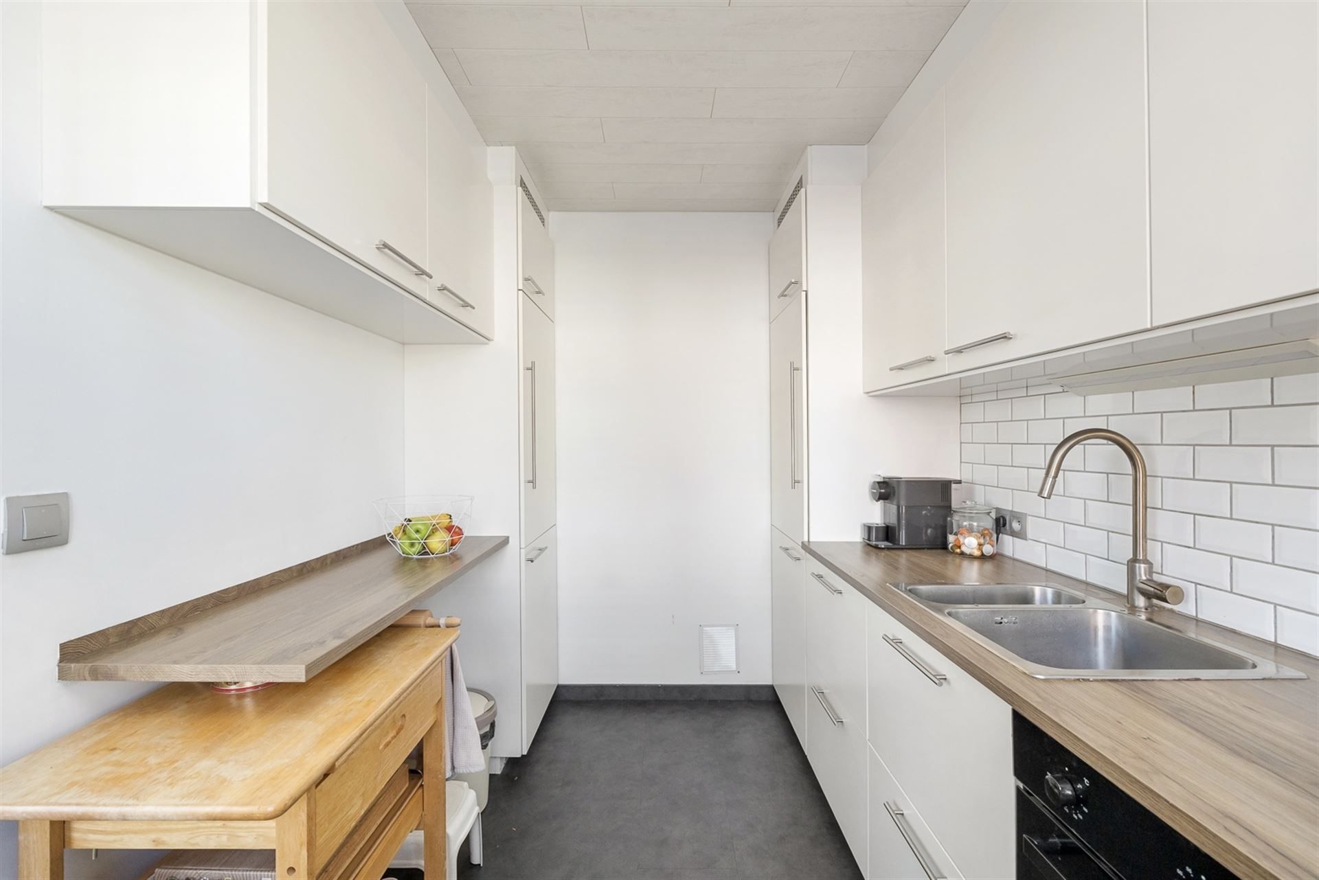 Instapklaar Appartement met Terras en Garage foto 6