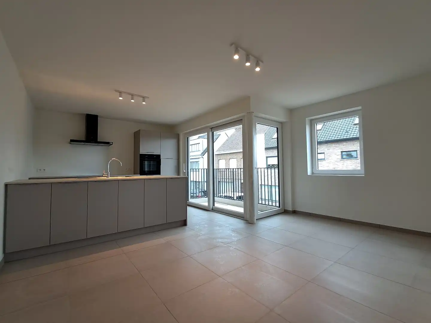 Ruim appartement met 2 terrassen! foto 3