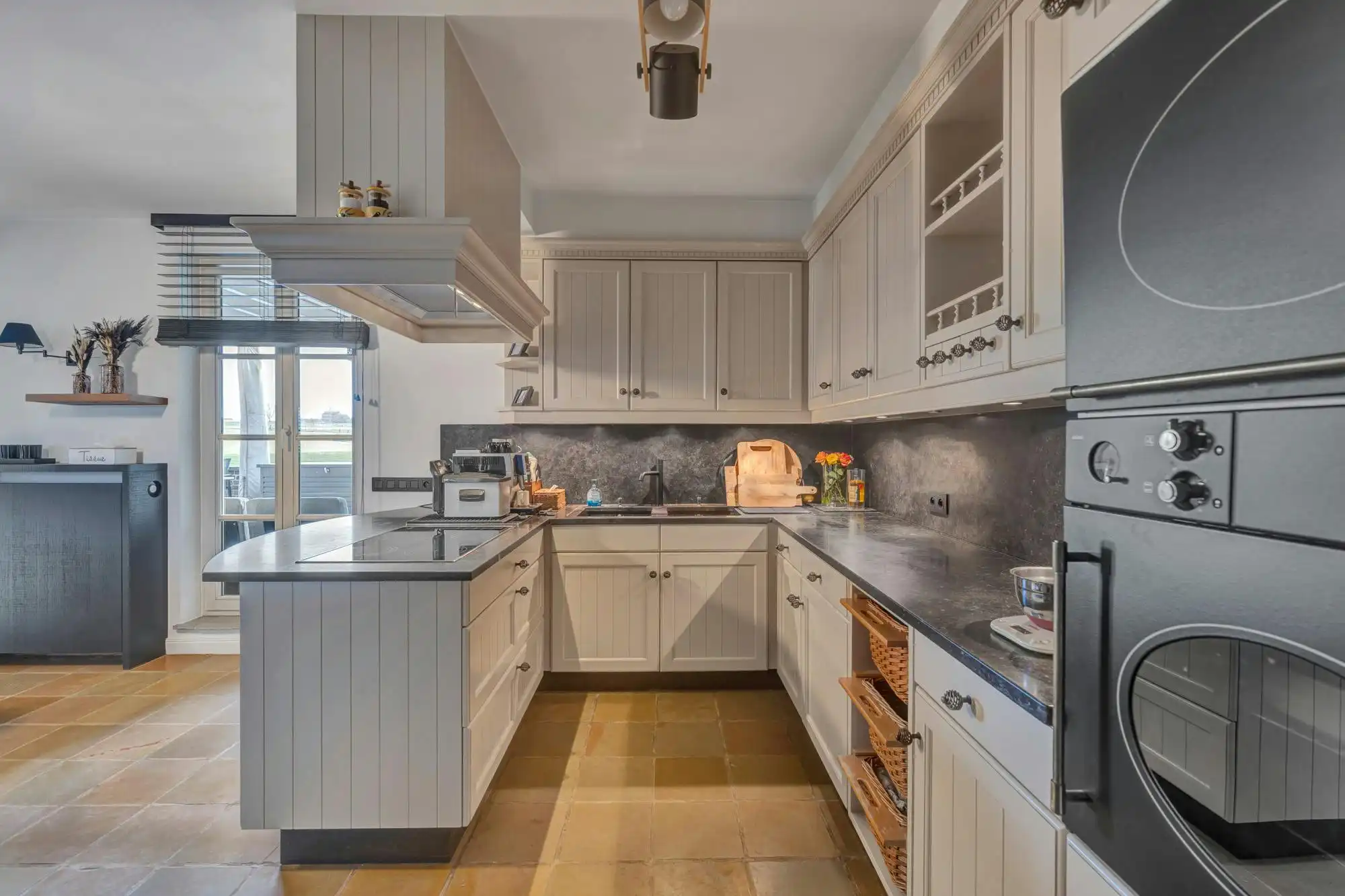 Exclusief en veelzijdig handelspand met woning te Gooik foto 23