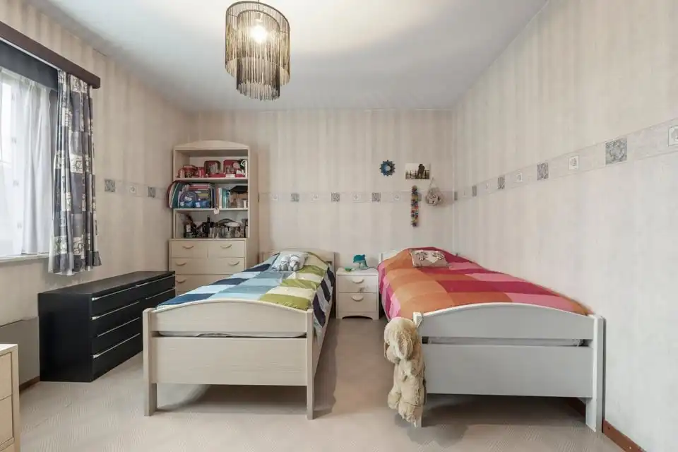 RUIME GELIJKVLOERSE GEZINSWONING OP EEN UITZONDERLIJK PERCEEL IN KORTENAKEN foto 22