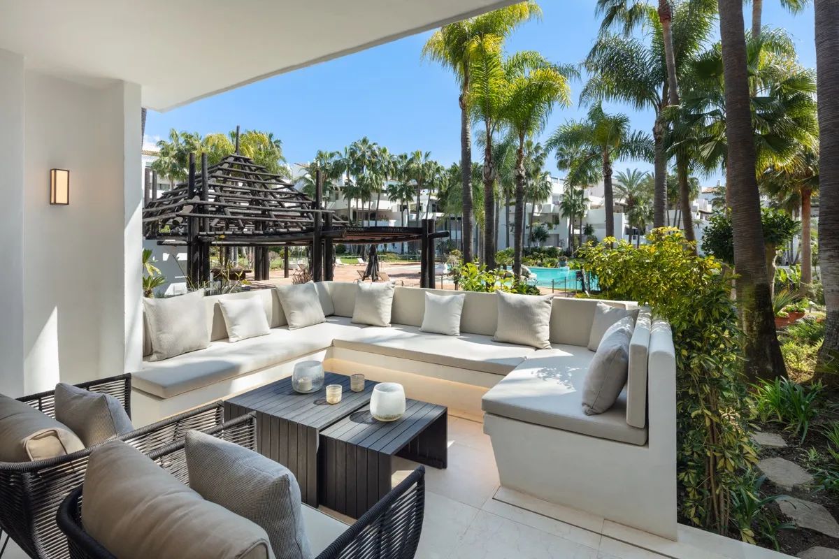 Exclusieve luxe in Marbella: prachtig appartement in het iconische Puente Romano Resort foto 1