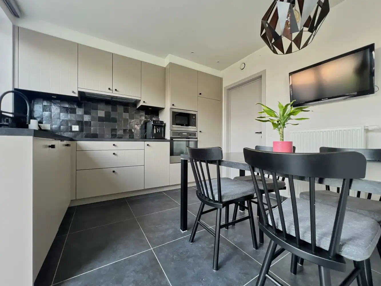 Recente, smaakvolle woning (3 slpks) + aangelegde tuin! foto 7