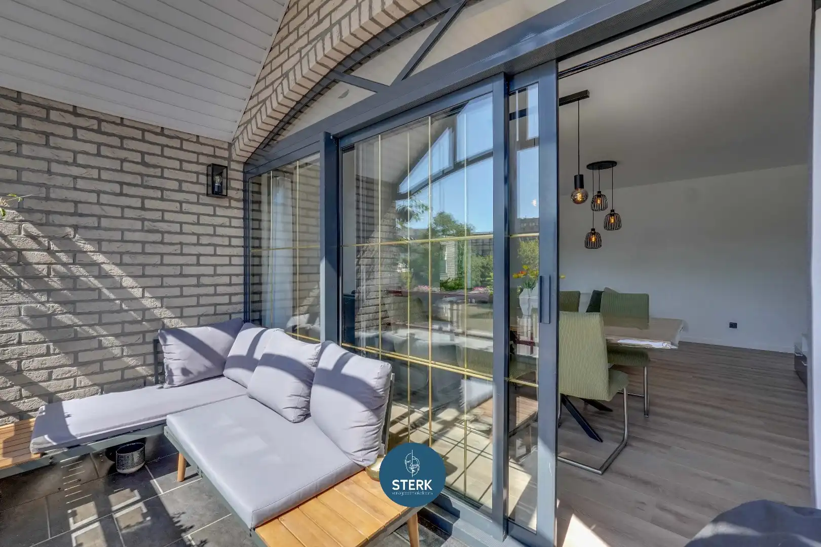 APPARTEMENT MET VERHUURDE STUDIO + 2 GARAGES IN HET CENTRUM VAN LANAKEN !  foto 9