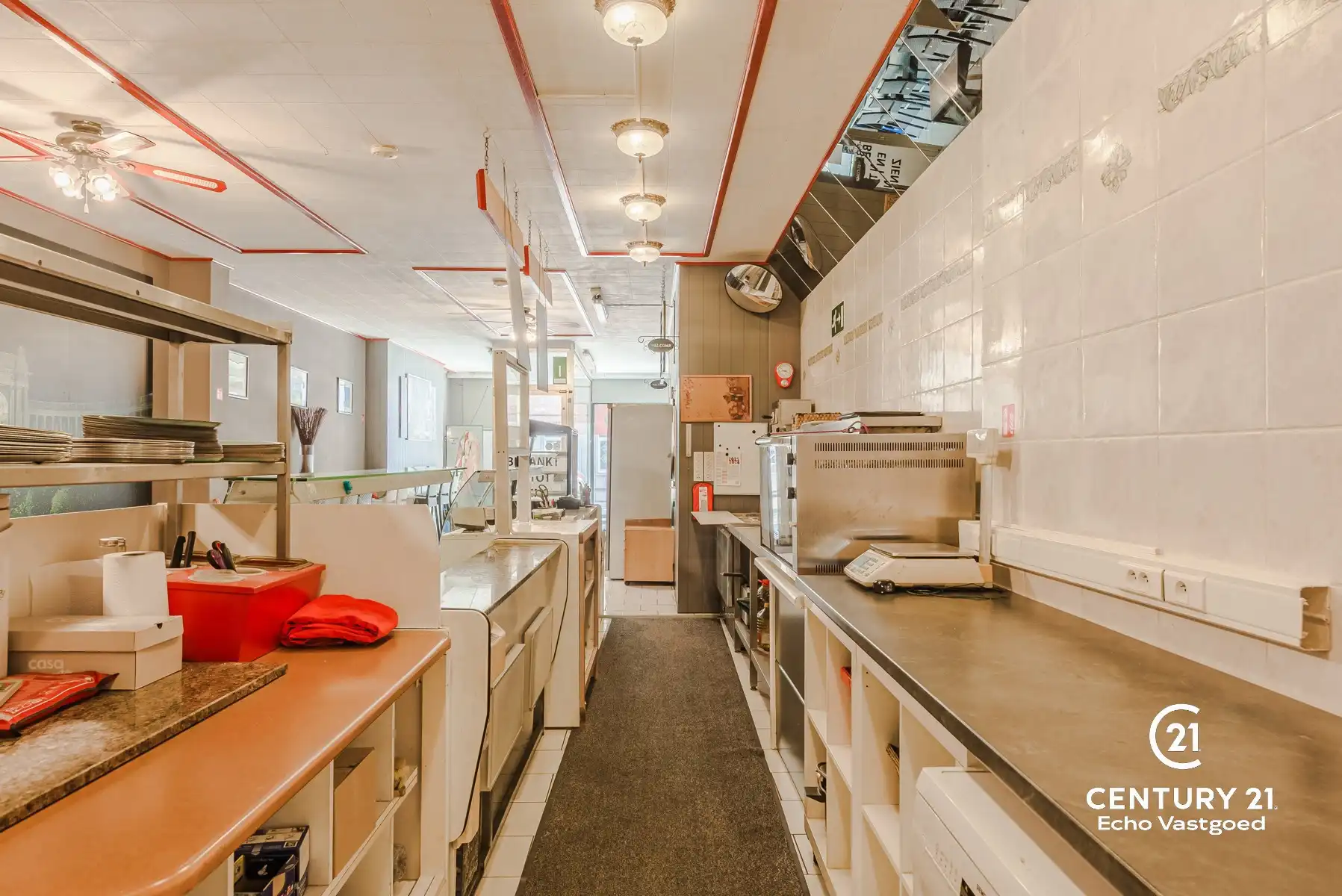 Ruim, startklaar handelspand met woonst op toplocatie foto 5