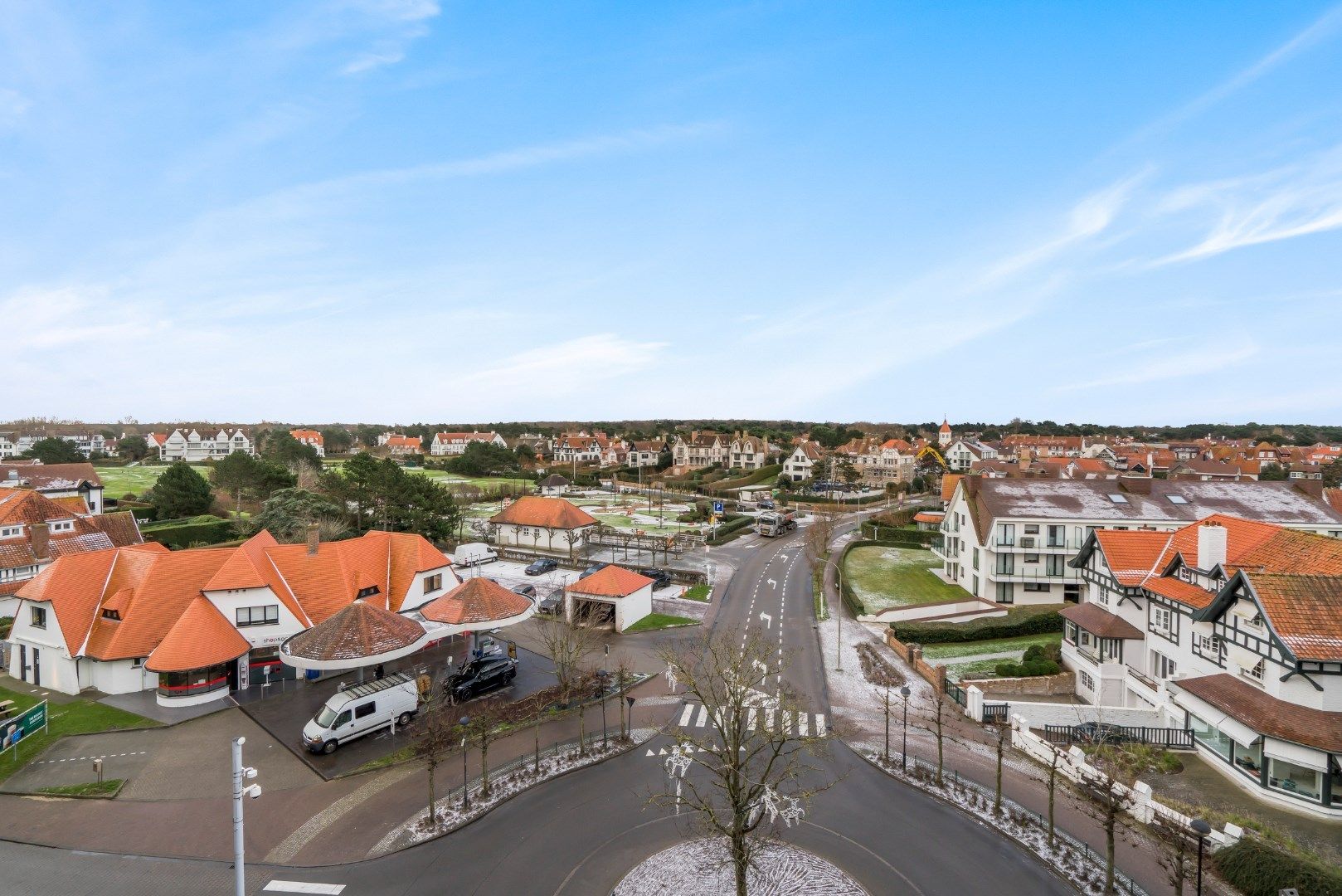 Uitstekend gelegen appartement met 3 slaapkamers in hartje Zoute op de Kustlaan aan de minigolf foto 3