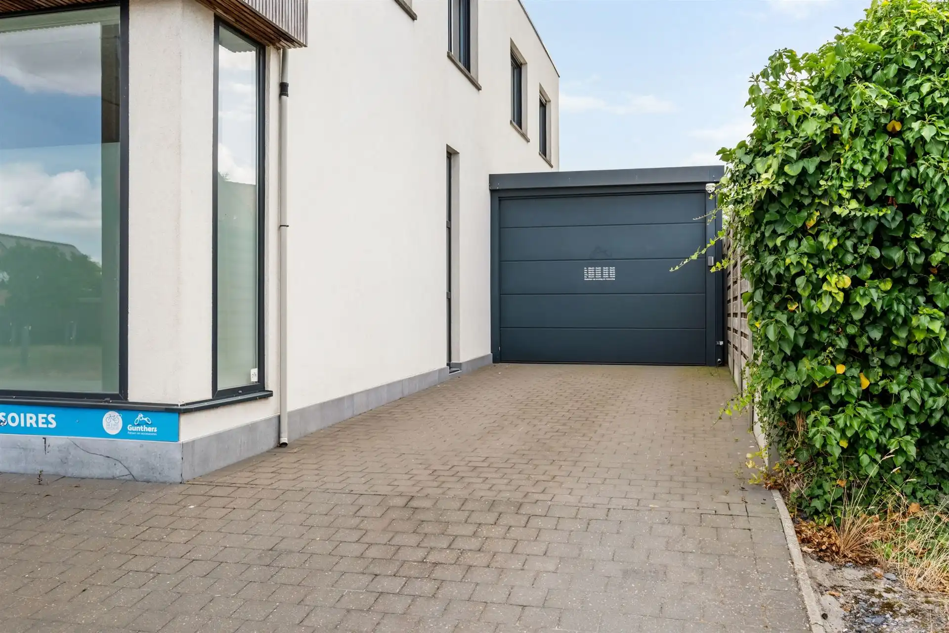 Grote HOB met garage + atelier, en 5 SLK.  foto 3