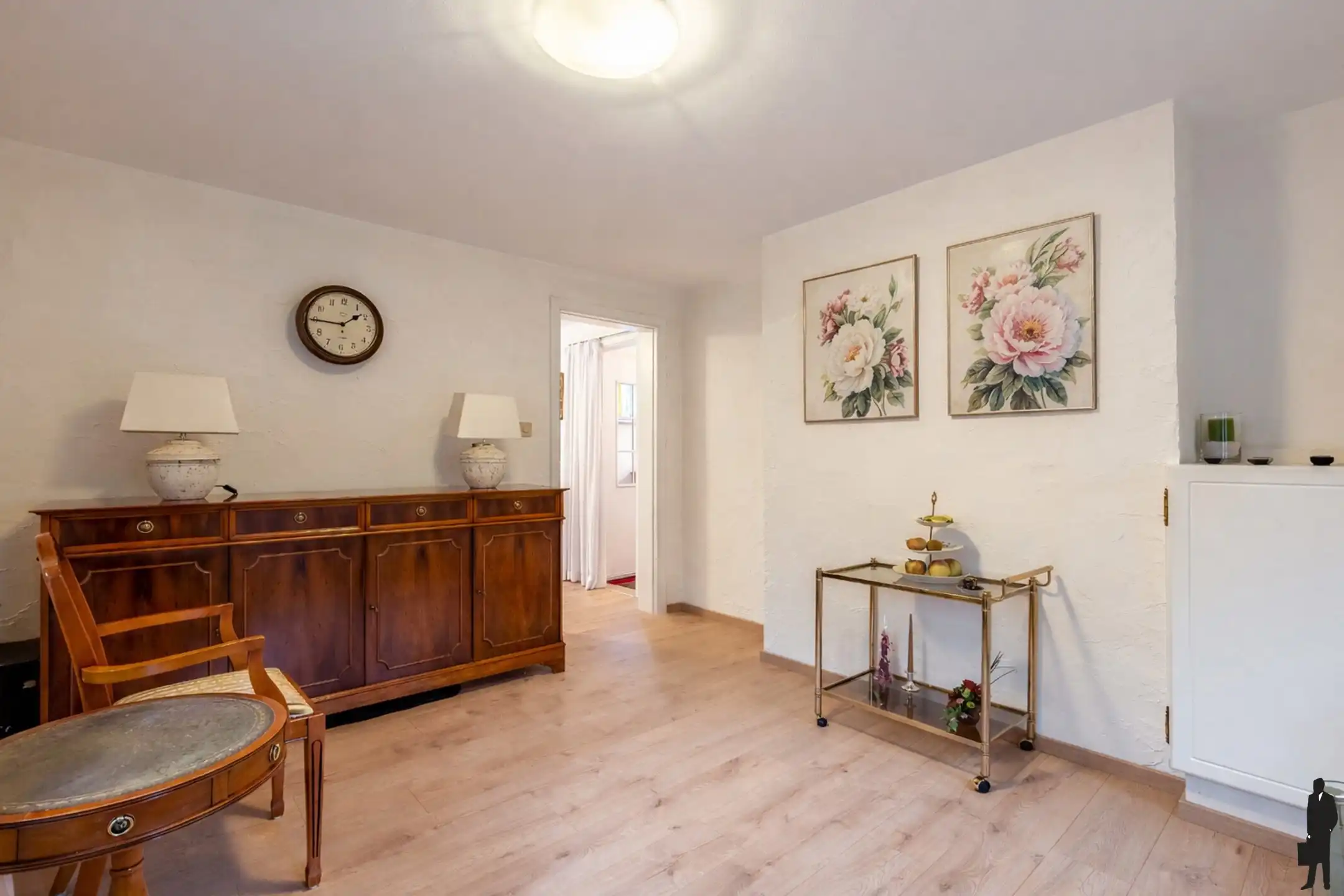 Split-level villa in een gegeerde doodlopende straat. foto 17